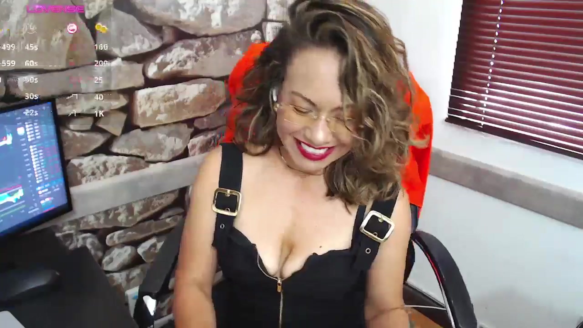 Gallery image thumbnail from office_secret's myfreecams stream on, 10/15/2024, 17:16 image 8 of 20