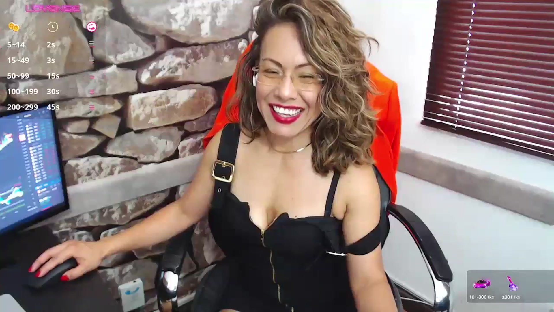 Gallery image thumbnail from office_secret's myfreecams stream on, 10/15/2024, 19:20 image 10 of 20
