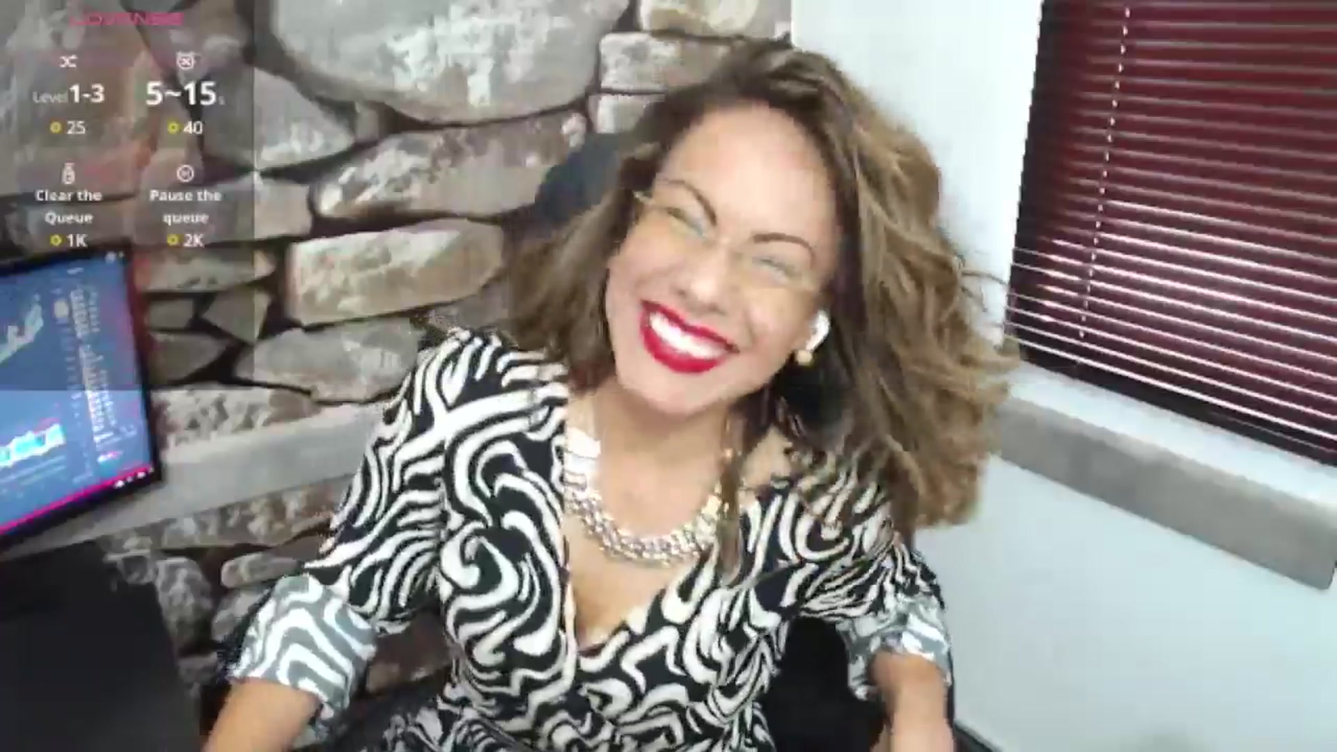Gallery image thumbnail from office_secret's myfreecams stream on, 10/28/2024, 19:38 image 3 of 20