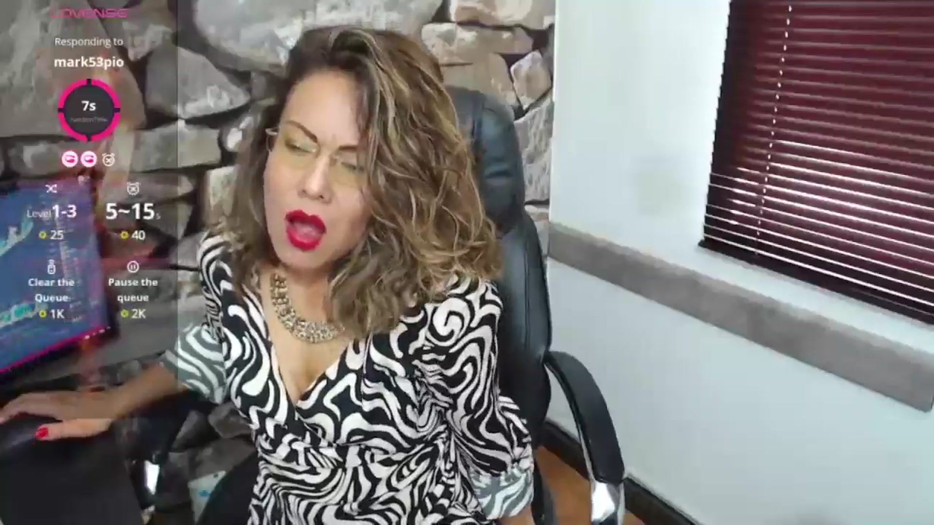 Gallery image thumbnail from office_secret's myfreecams stream on, 10/28/2024, 19:38 image 15 of 20