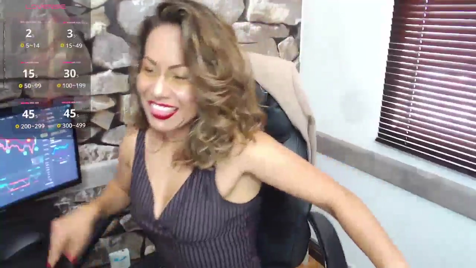 Gallery image thumbnail from office_secret's myfreecams stream on, 11/05/2024, 17:26 image 15 of 20