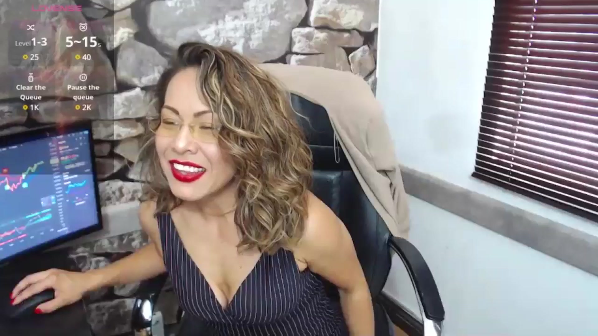 Gallery image thumbnail from office_secret's myfreecams stream on, 11/05/2024, 19:20 image 12 of 20