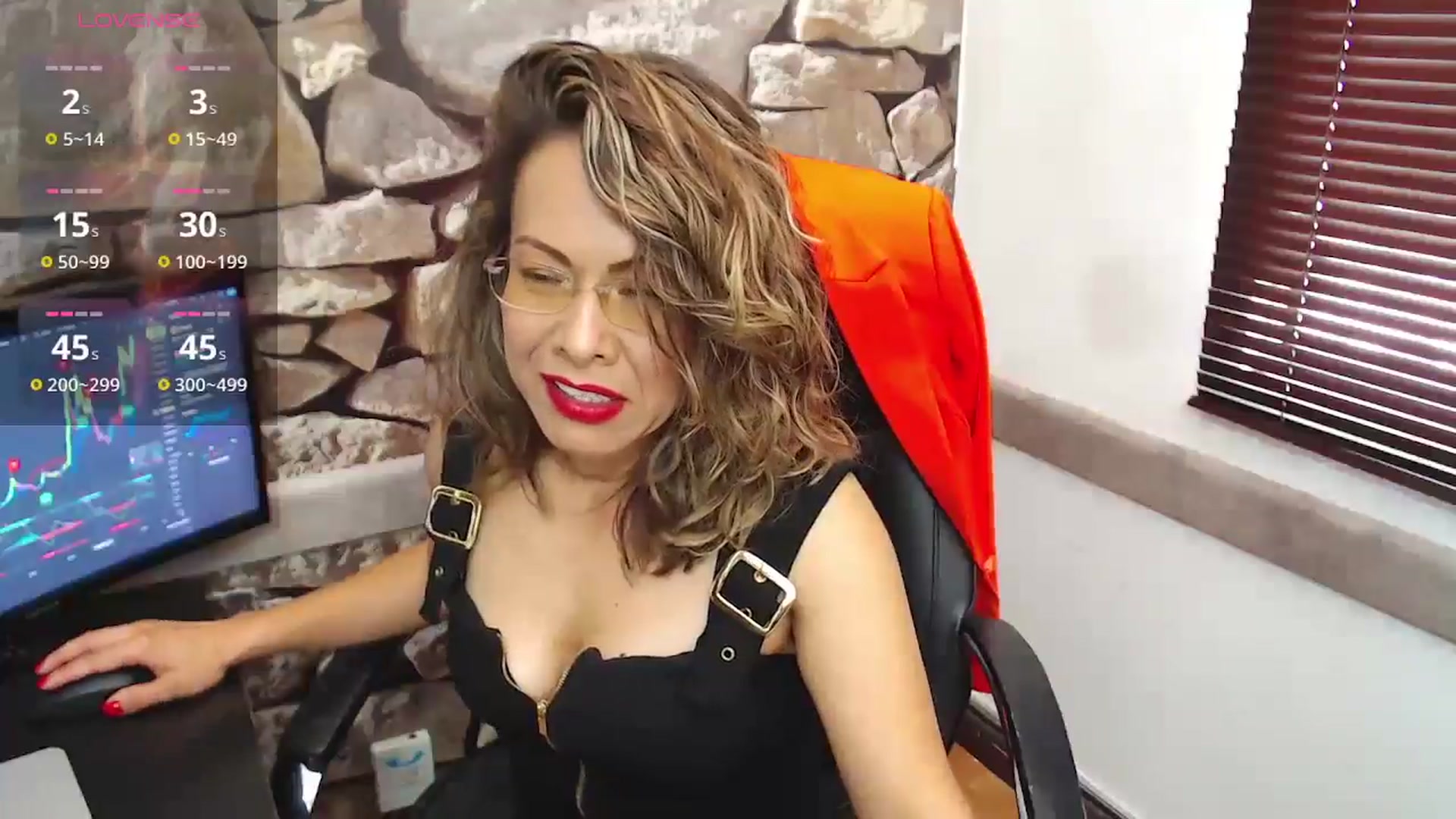 Gallery image thumbnail from office_secret's myfreecams stream on, 11/07/2024, 19:21 image 2 of 20