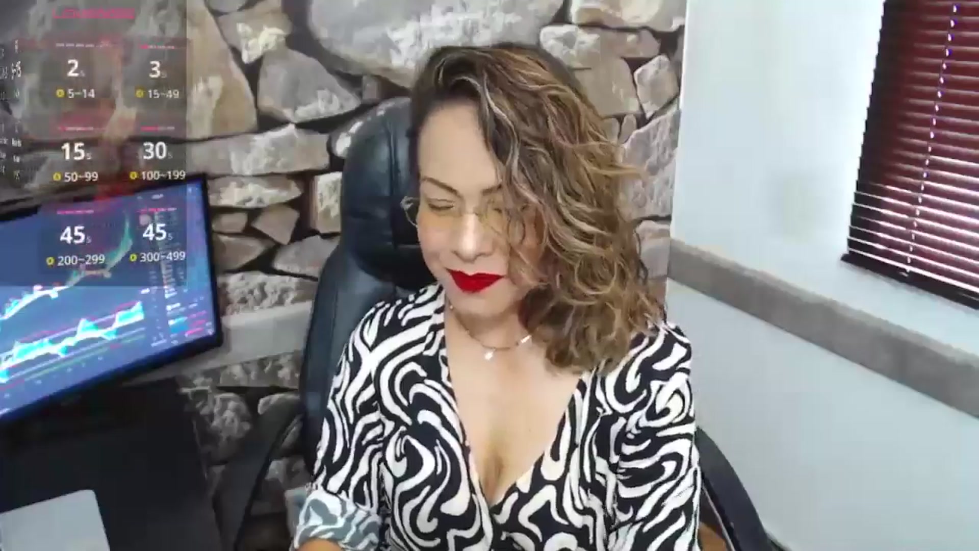 Gallery image thumbnail from office_secret's myfreecams stream on, 11/12/2024, 17:07 image 6 of 20