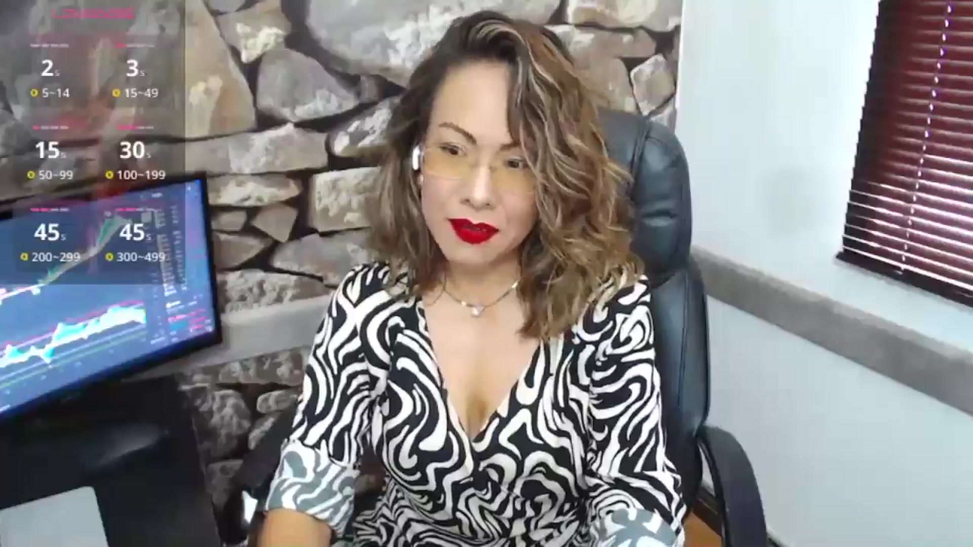 Gallery image thumbnail from office_secret's myfreecams stream on, 11/12/2024, 17:07 image 17 of 20