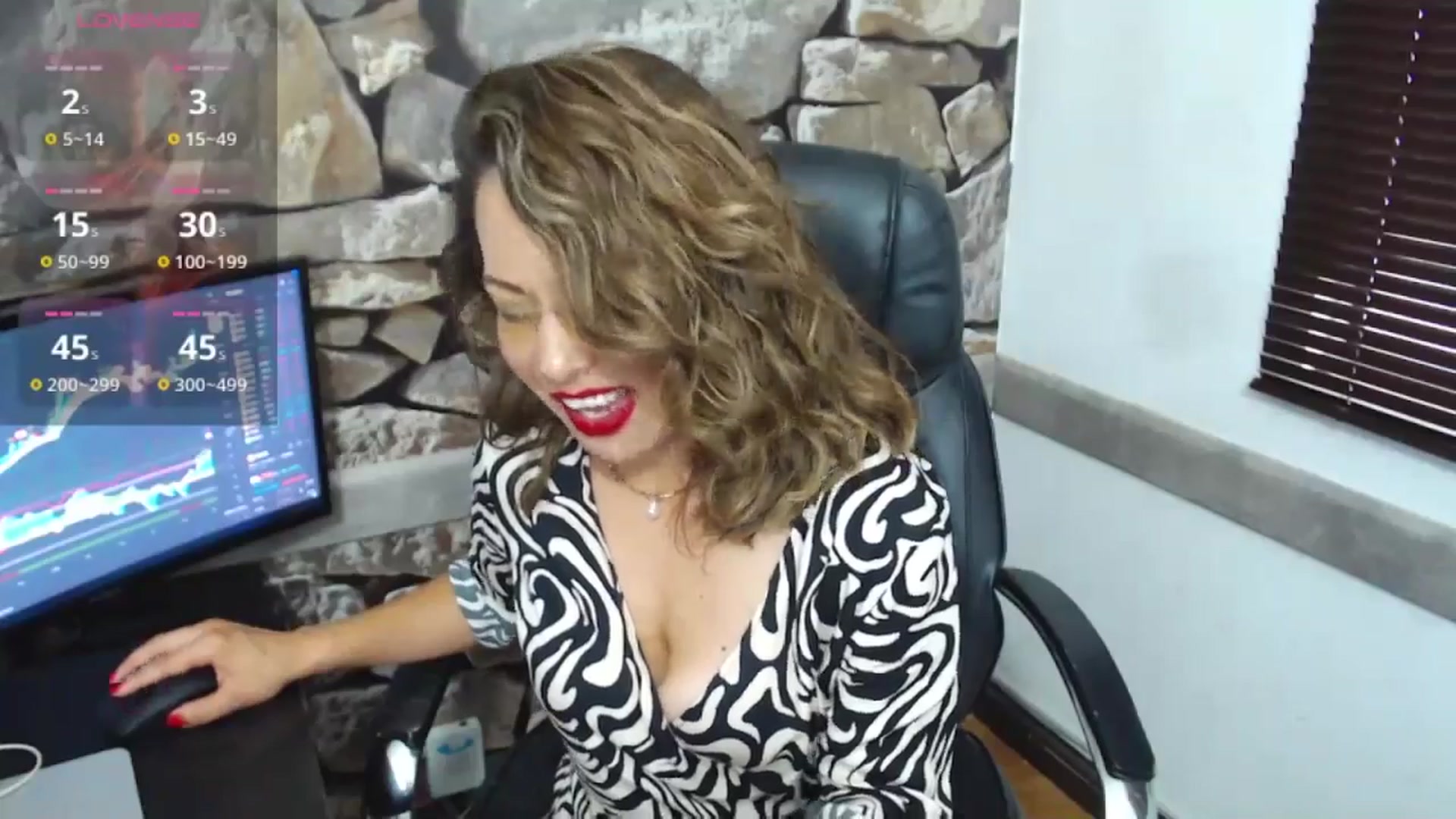 Gallery image thumbnail from office_secret's myfreecams stream on, 11/12/2024, 19:16 image 18 of 20