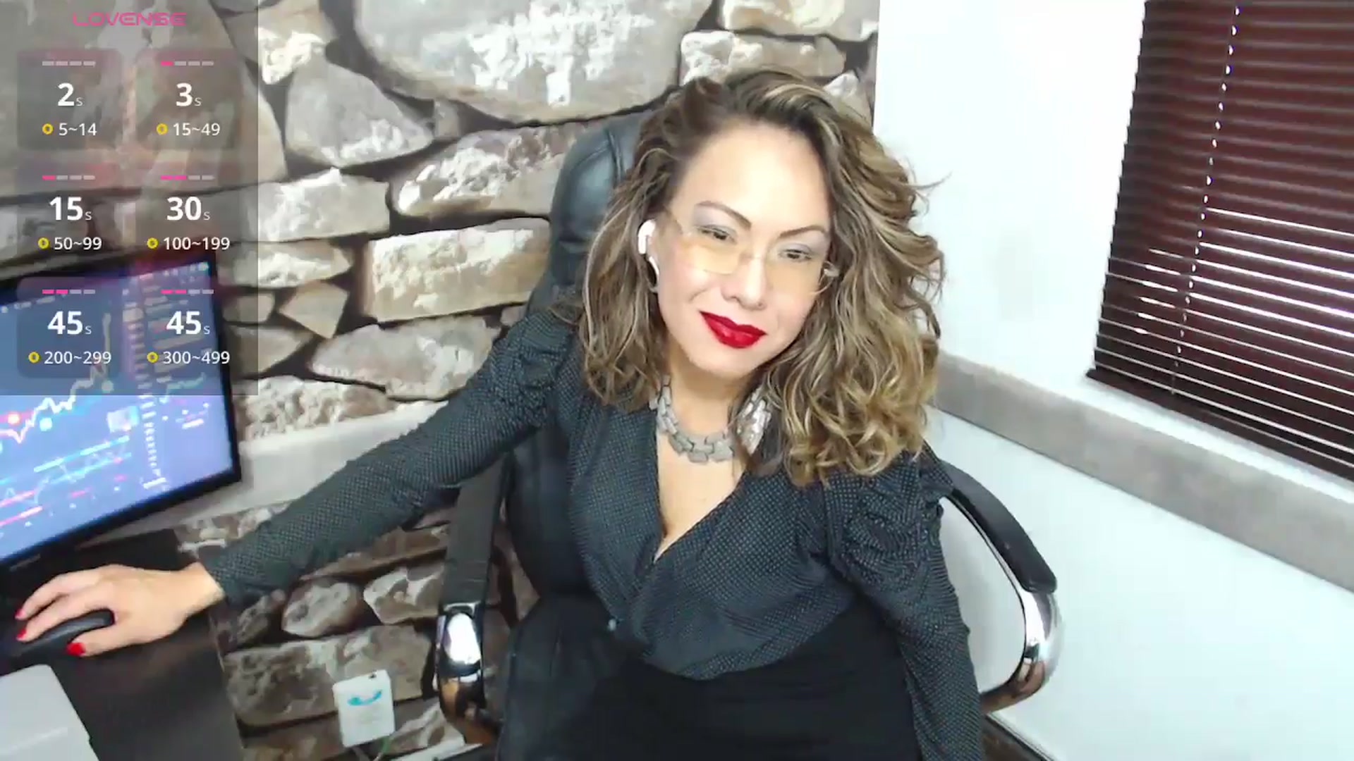Gallery image thumbnail from office_secret's myfreecams stream on, 11/14/2024, 18:44 image 12 of 20