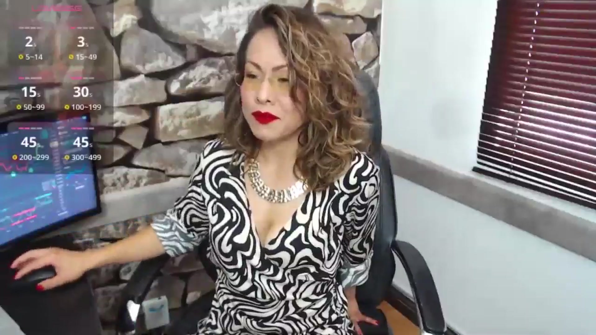 Gallery image thumbnail from office_secret's myfreecams stream on, 11/18/2024, 17:28 image 5 of 20