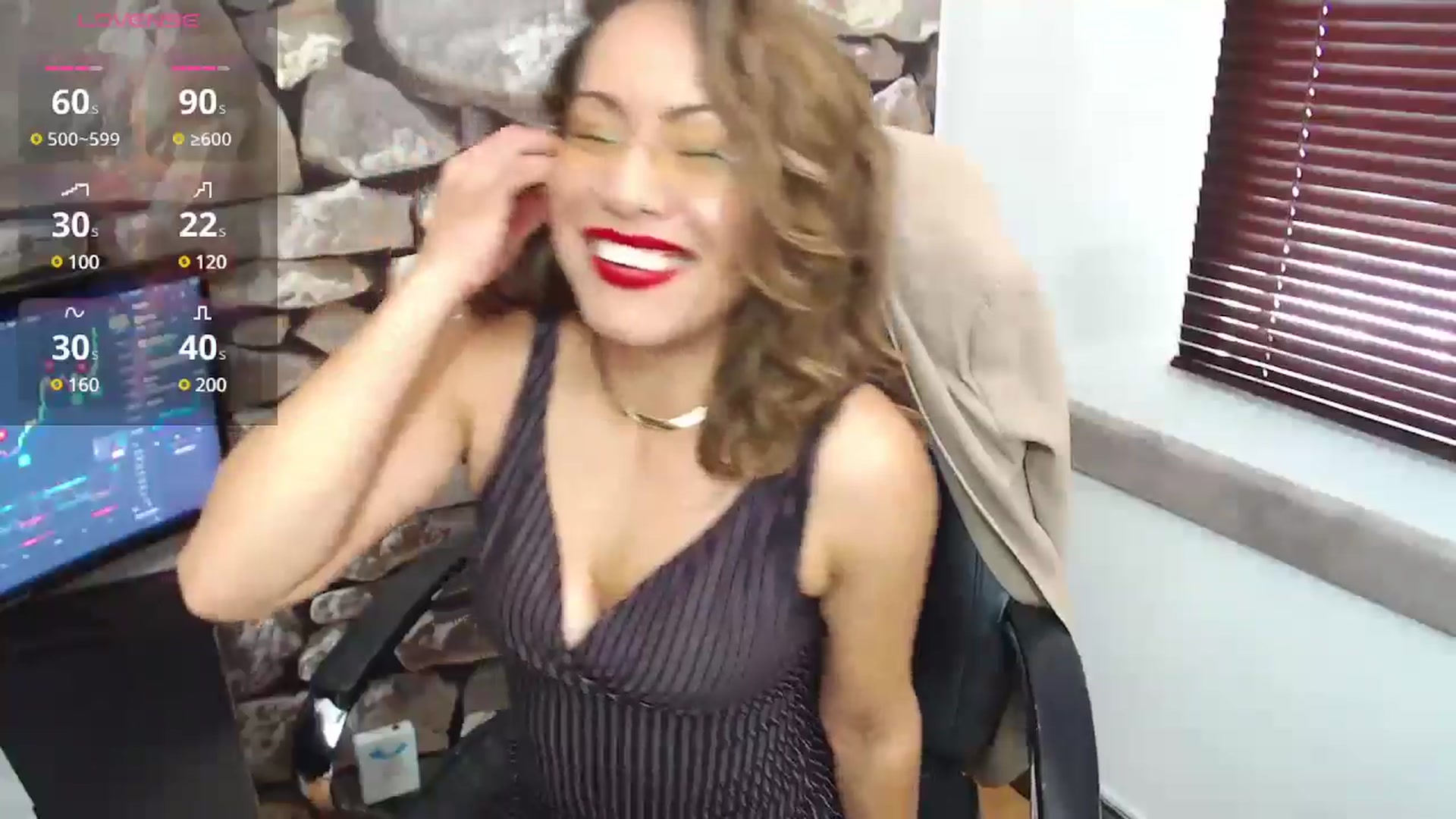 Gallery image thumbnail from office_secret's myfreecams stream on, 11/21/2024, 19:44 image 13 of 20