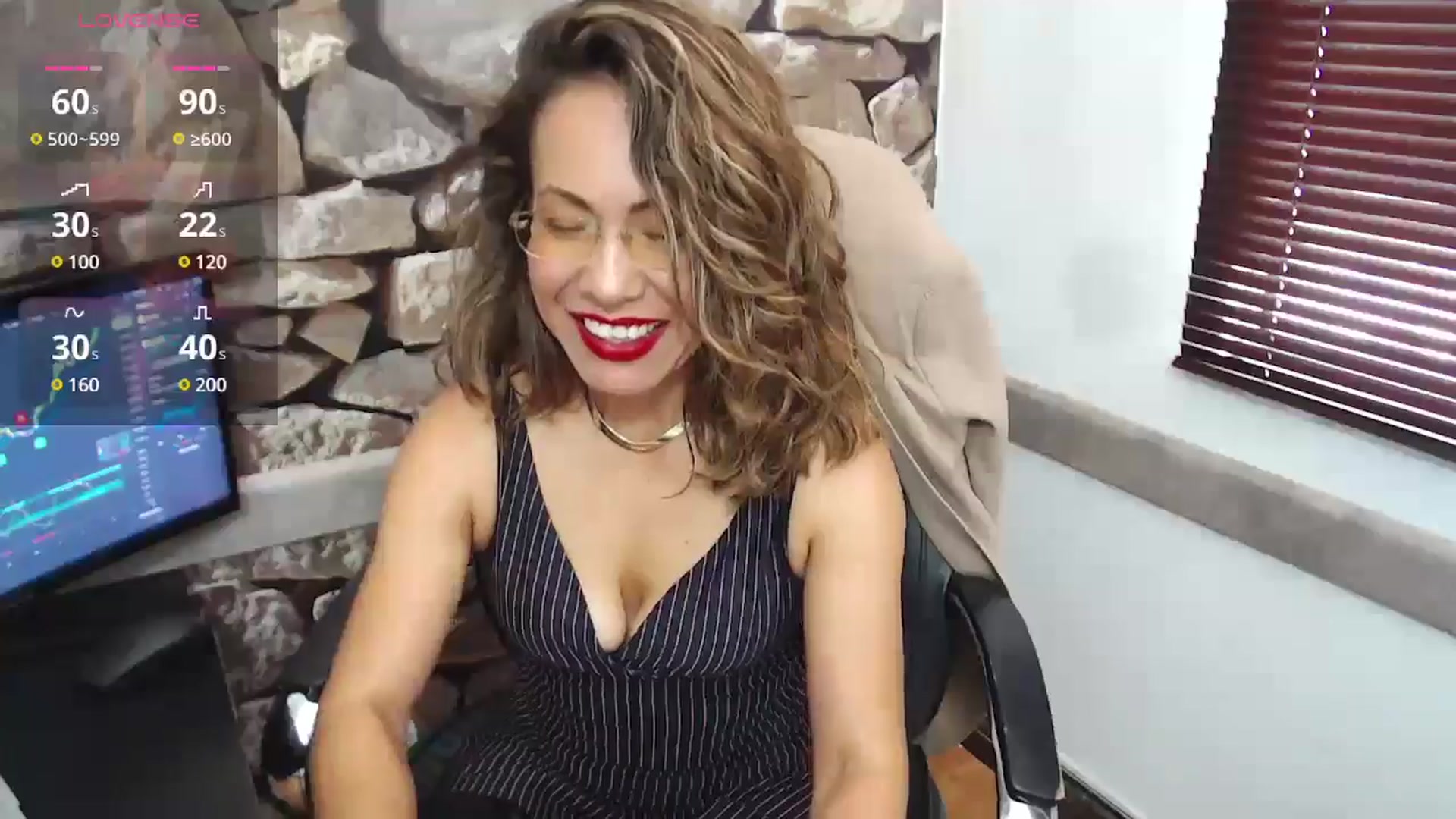 Gallery image thumbnail from office_secret's myfreecams stream on, 11/21/2024, 19:44 image 11 of 20