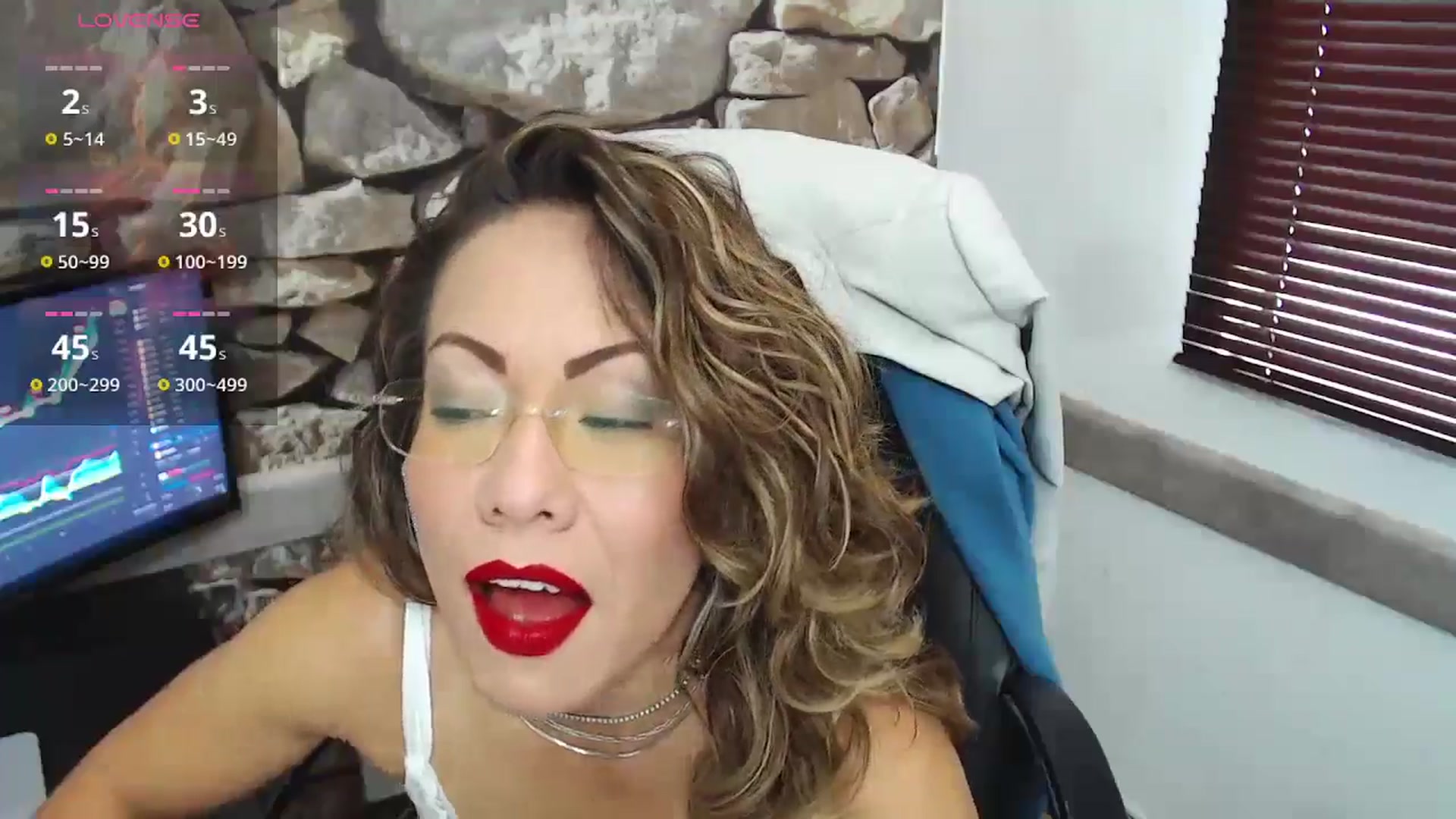Gallery image thumbnail from office_secret's myfreecams stream on, 11/22/2024, 17:39 image 4 of 20