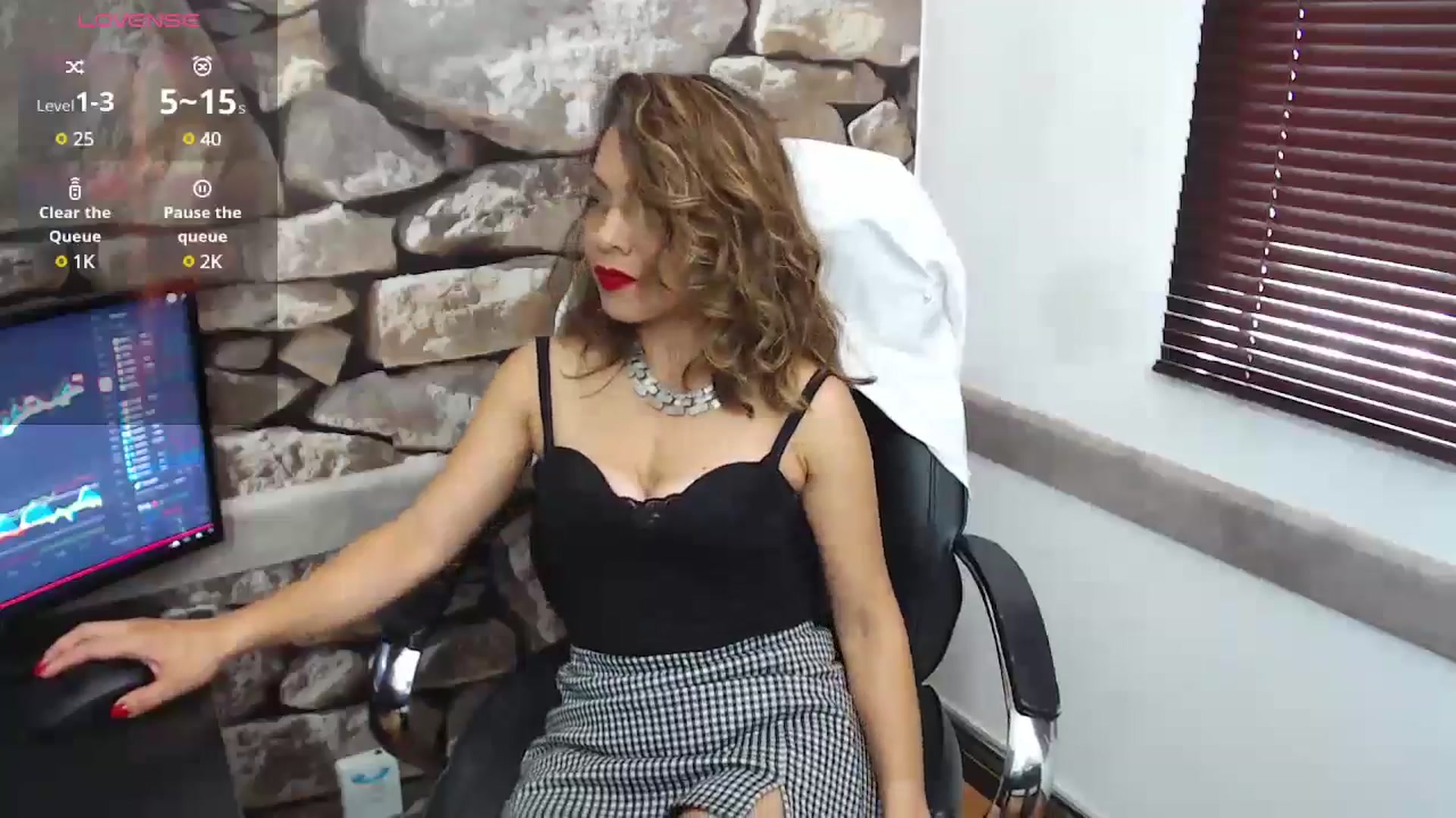 Gallery image thumbnail from office_secret's myfreecams stream on, 11/25/2024, 19:25 image 17 of 20