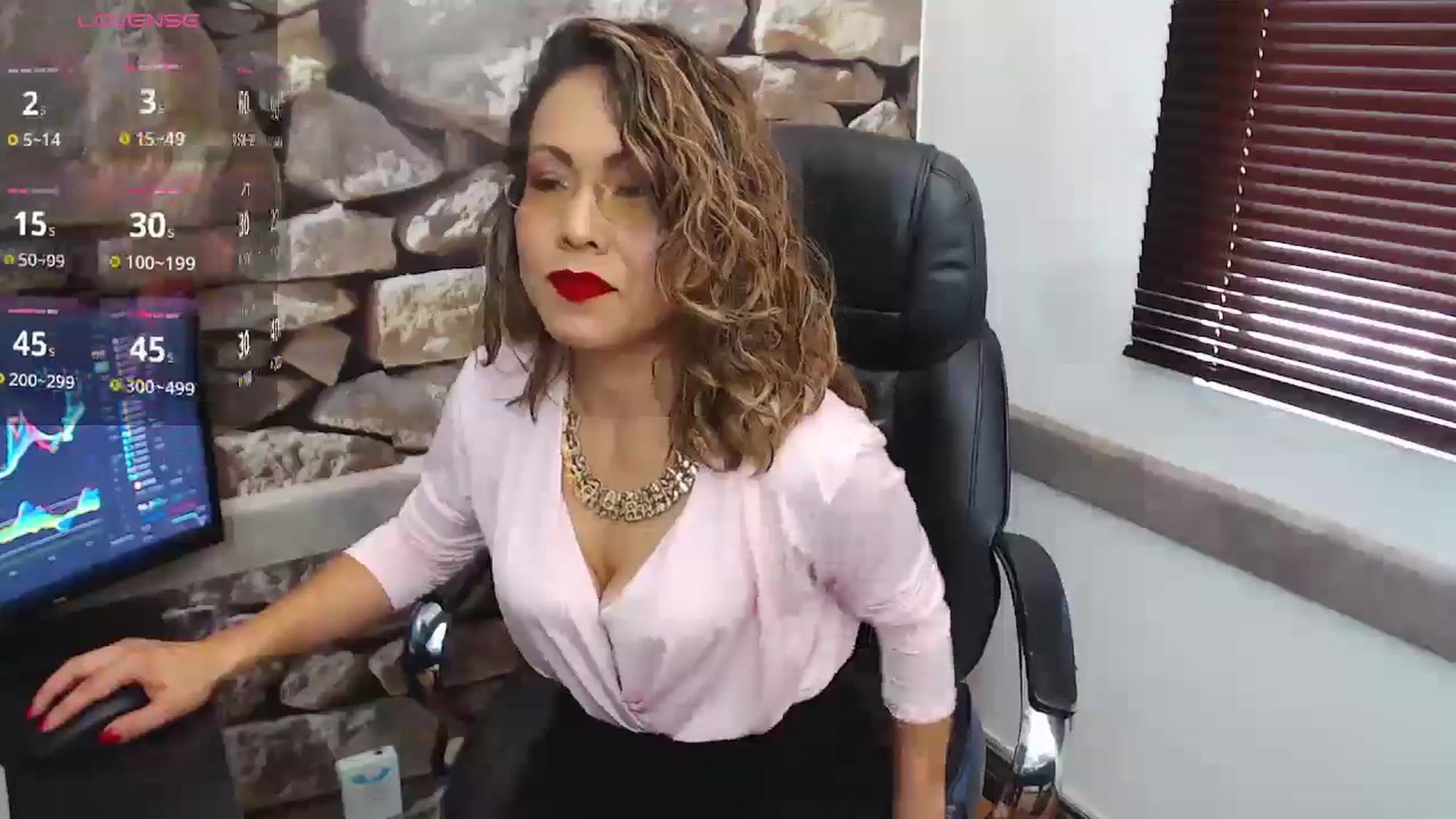 Gallery image thumbnail from office_secret's myfreecams stream on, 11/26/2024, 17:35 image 8 of 20