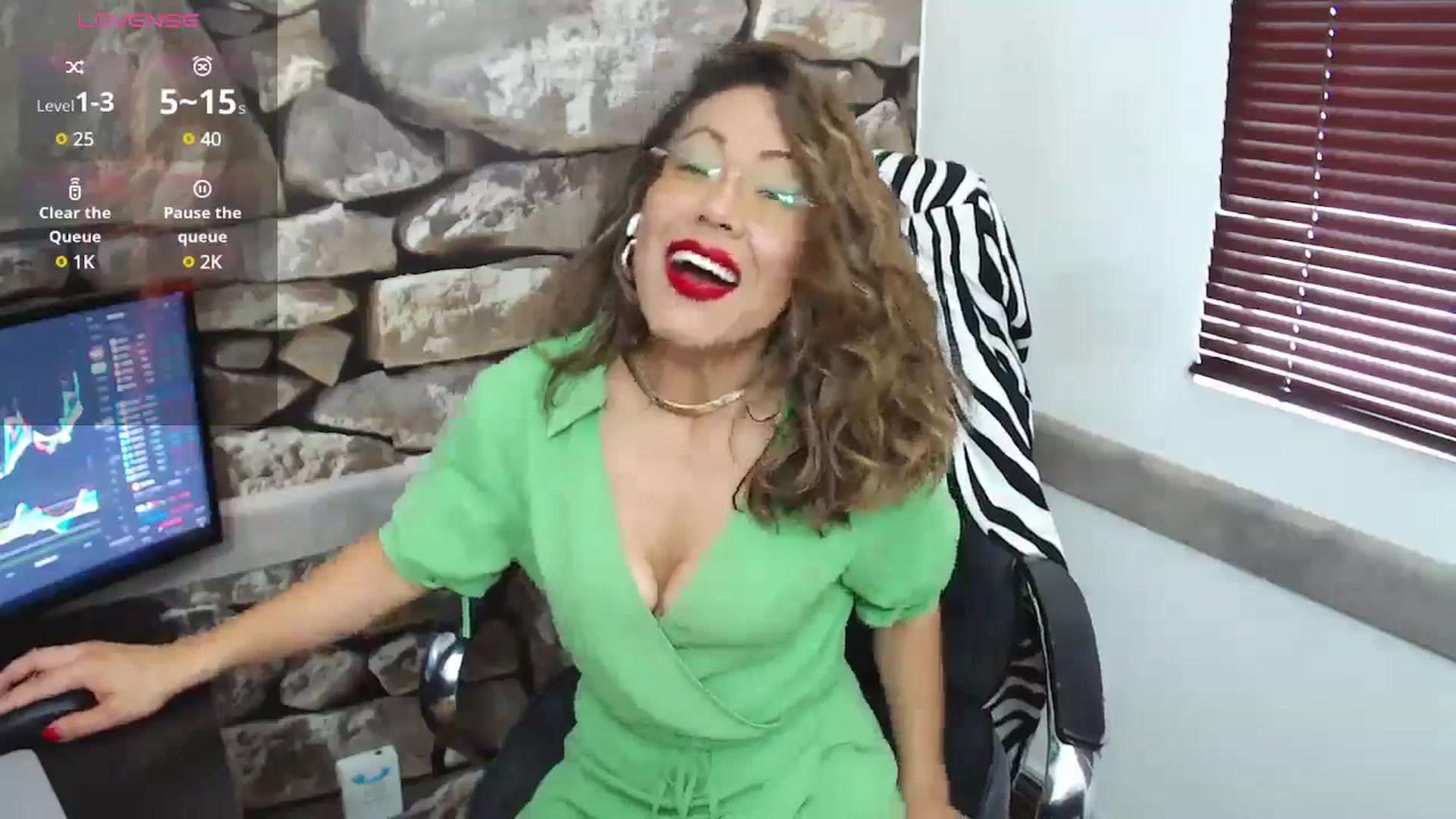 Gallery image thumbnail from office_secret's myfreecams stream on, 11/28/2024, 17:50 image 17 of 20