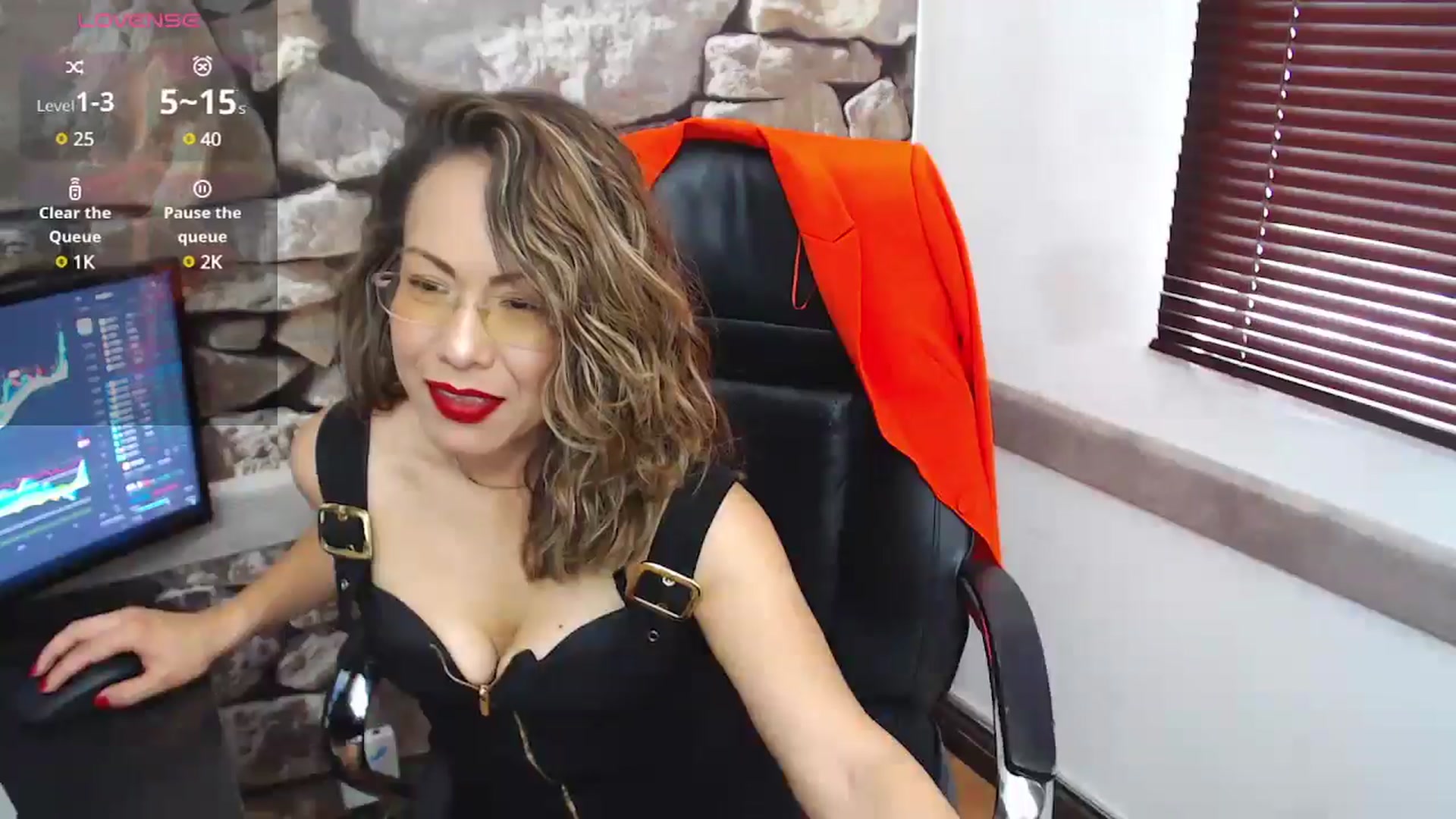 Gallery image thumbnail from office_secret's myfreecams stream on, 11/29/2024, 17:29 image 15 of 20
