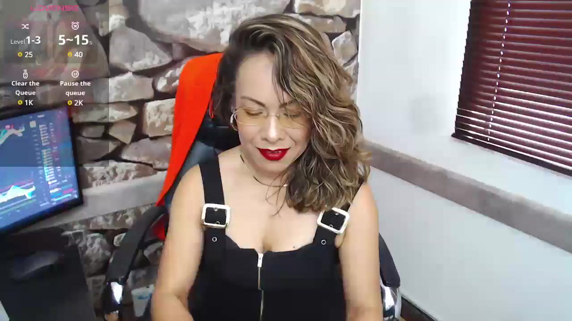 Gallery image thumbnail from office_secret's myfreecams stream on, 11/29/2024, 17:29 image 2 of 20