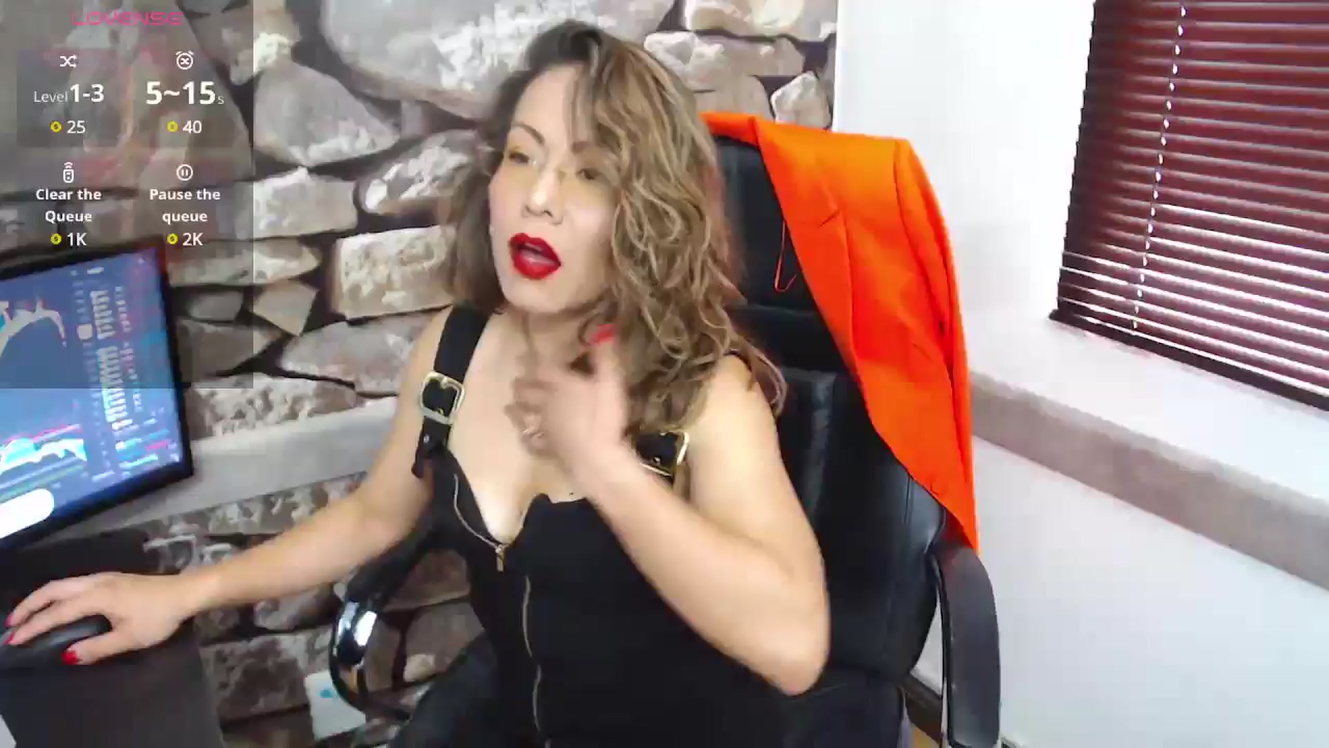 Gallery image thumbnail from office_secret's myfreecams stream on, 11/29/2024, 17:29 image 8 of 20