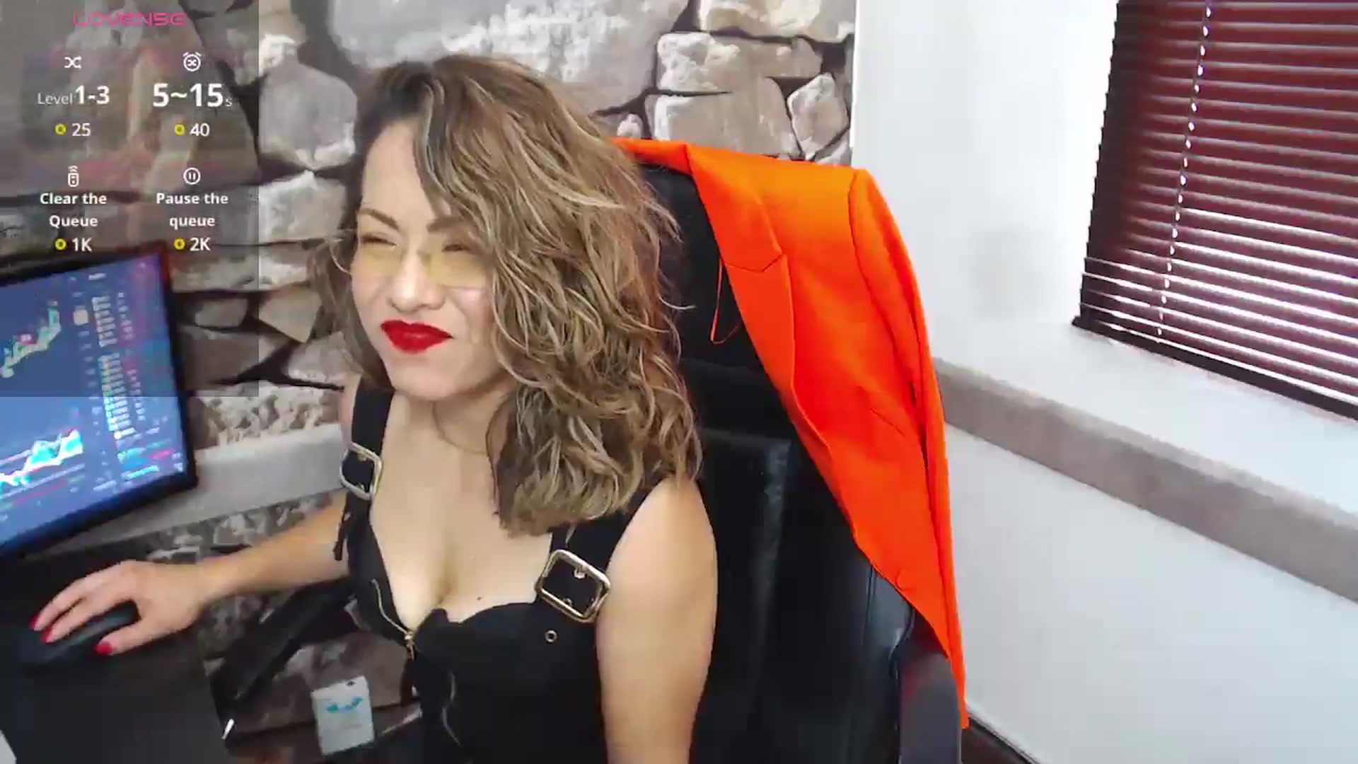 Gallery image thumbnail from office_secret's myfreecams stream on, 11/29/2024, 17:29 image 13 of 20