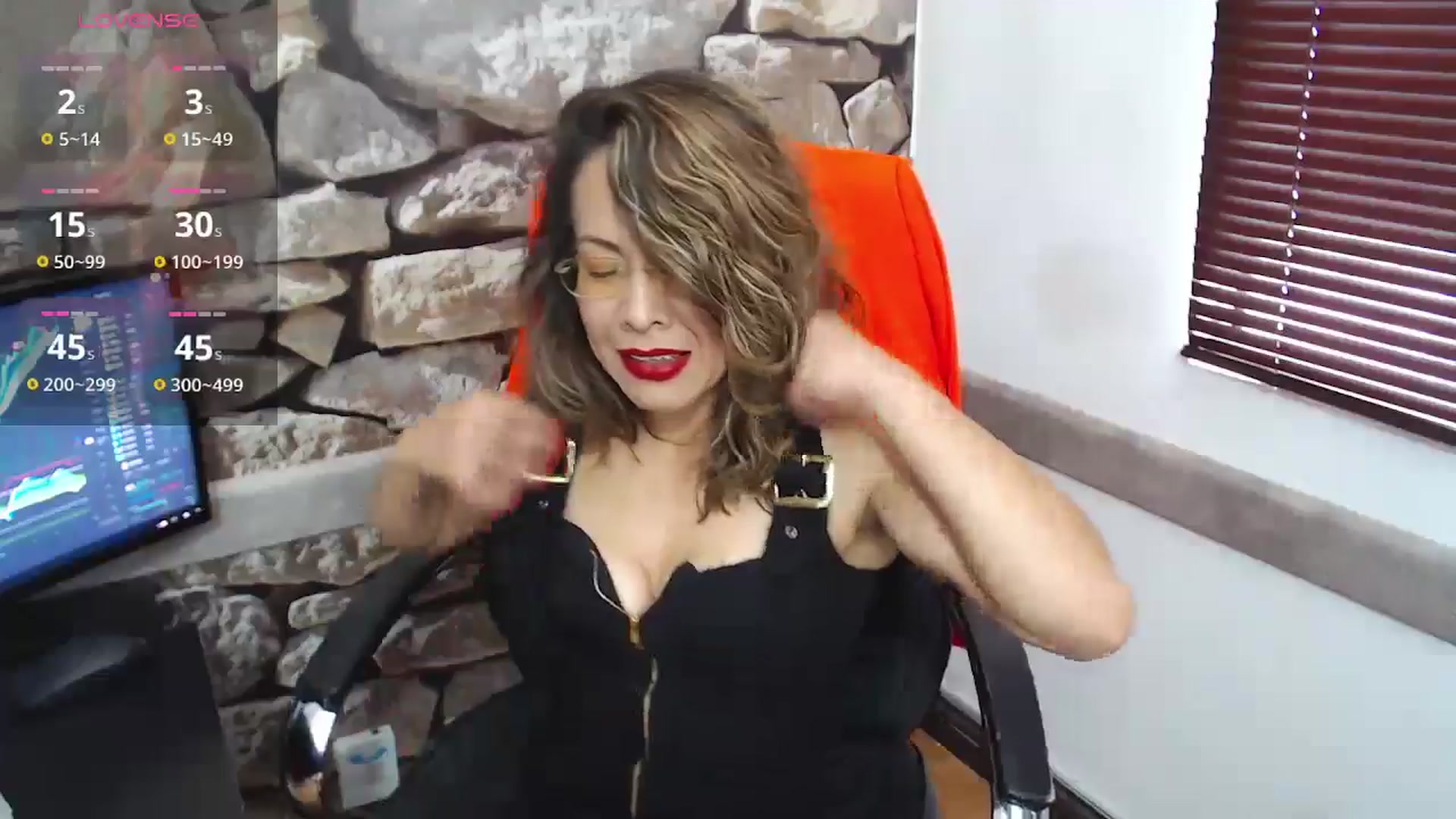 Gallery image thumbnail from office_secret's myfreecams stream on, 11/29/2024, 19:17 image 14 of 20