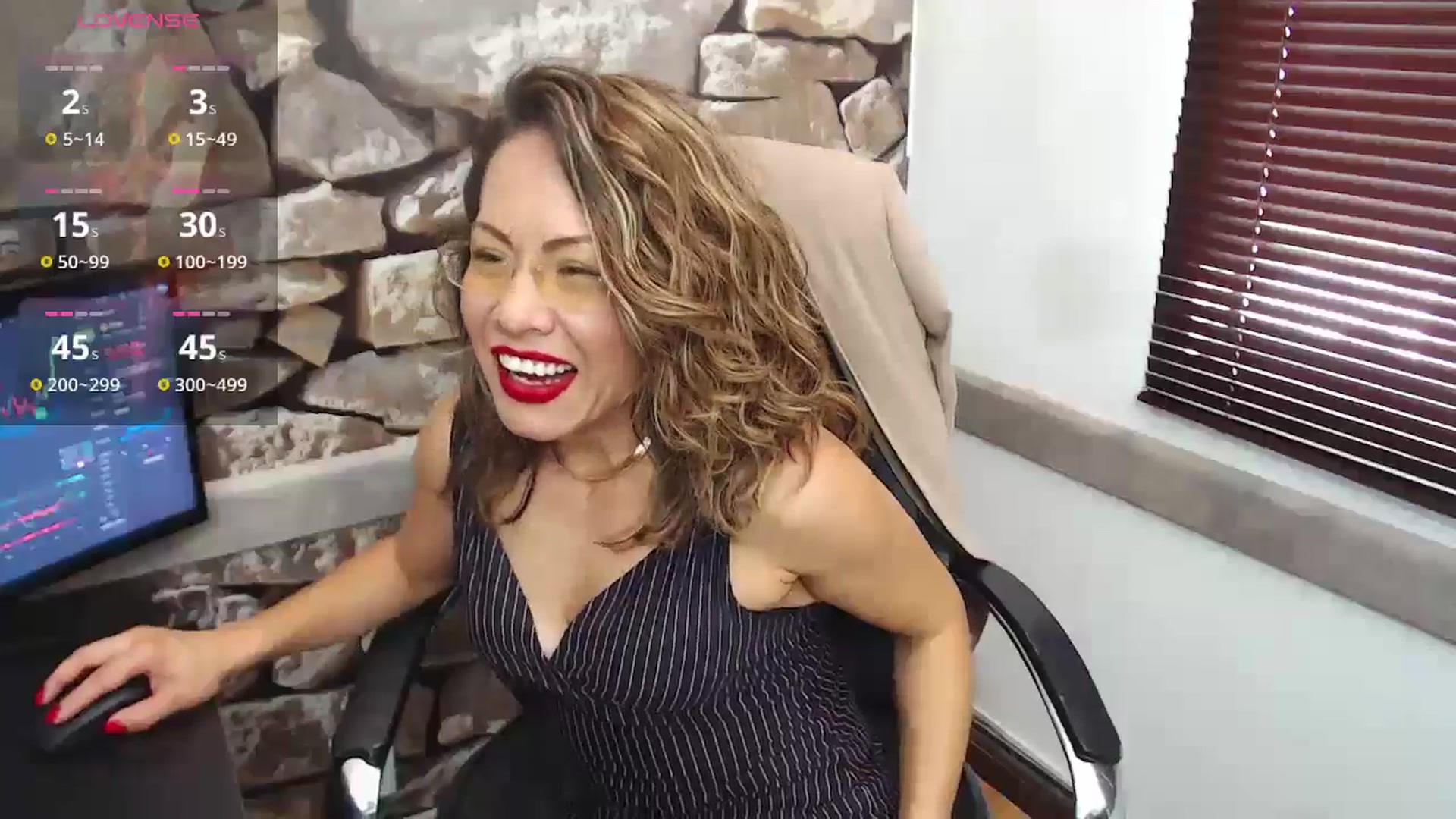 Gallery image thumbnail from office_secret's myfreecams stream on, 12/02/2024, 19:09 image 20 of 20