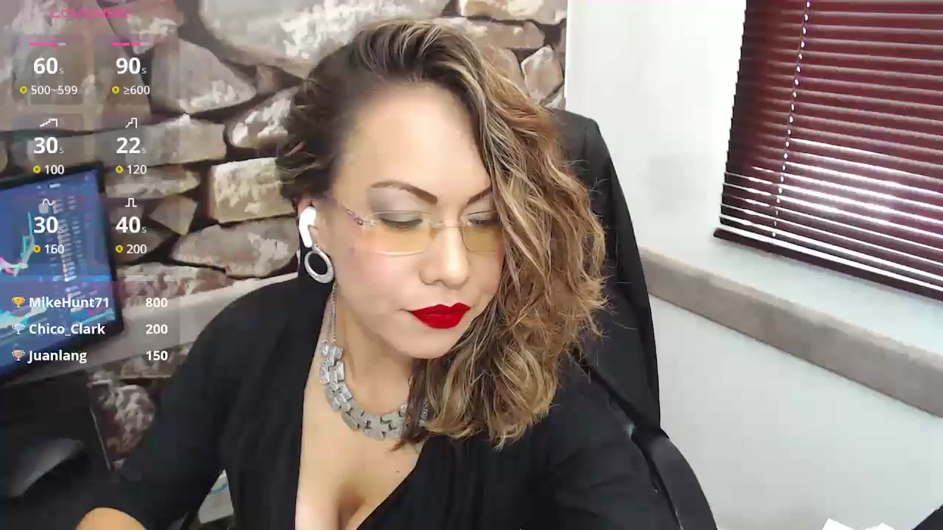 Gallery image thumbnail from office_secret's myfreecams stream on, 12/06/2024, 19:15 image 1 of 20