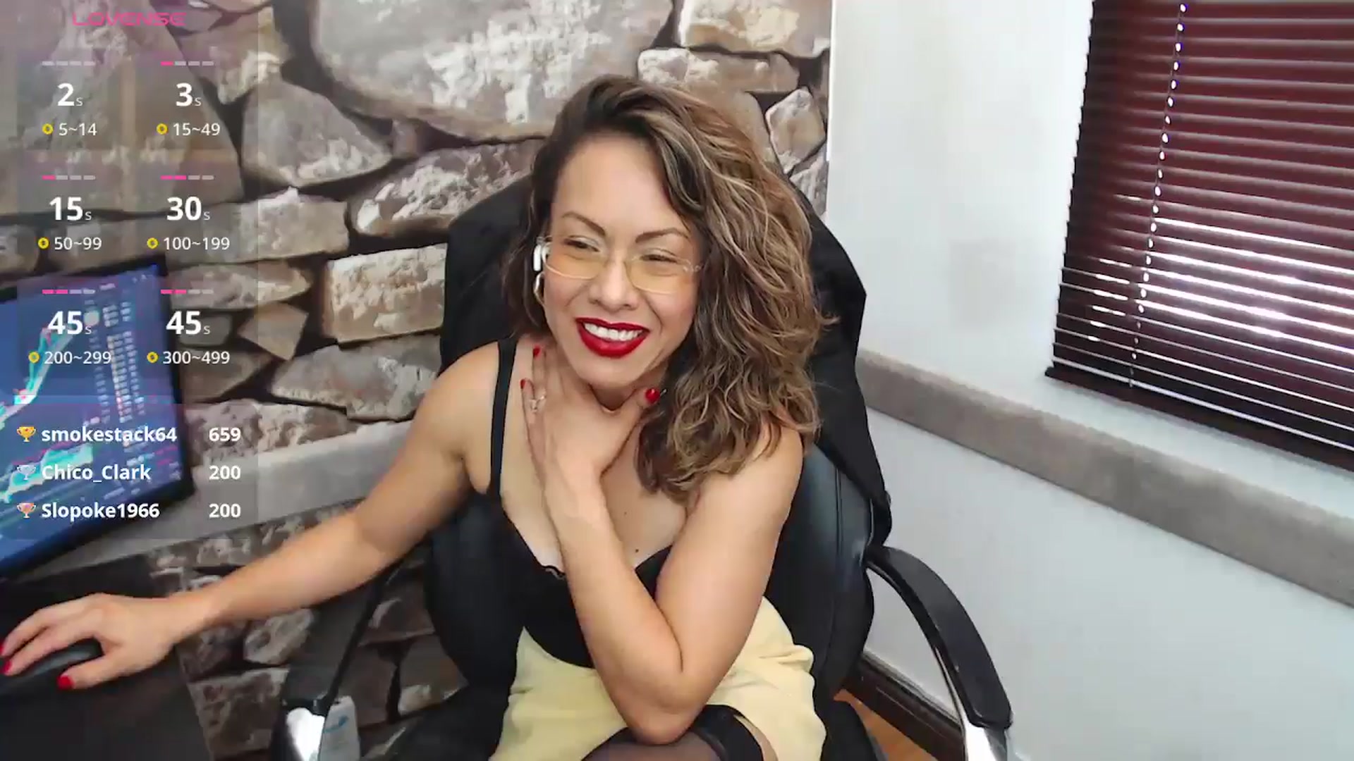 Gallery image thumbnail from office_secret's myfreecams stream on, 12/12/2024, 19:12 image 9 of 20