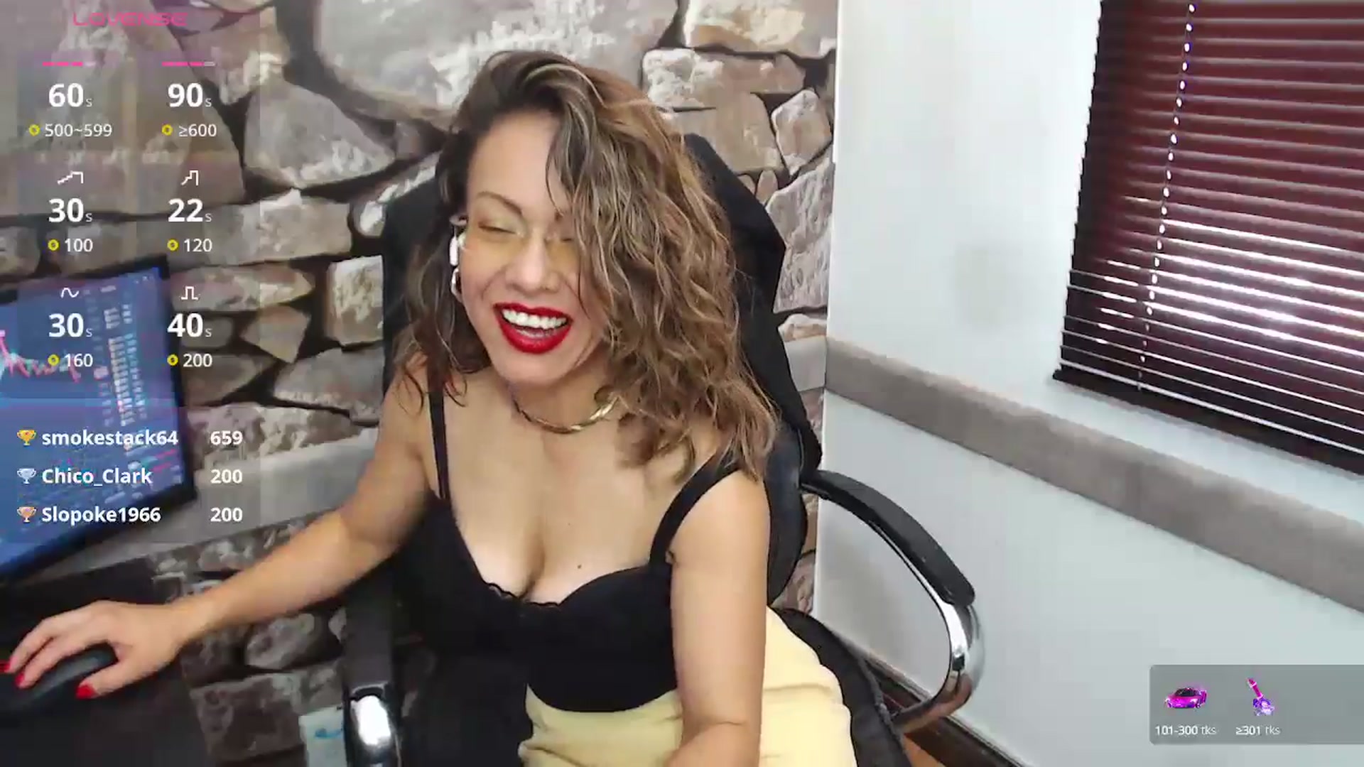 Gallery image thumbnail from office_secret's myfreecams stream on, 12/12/2024, 19:12 image 14 of 20
