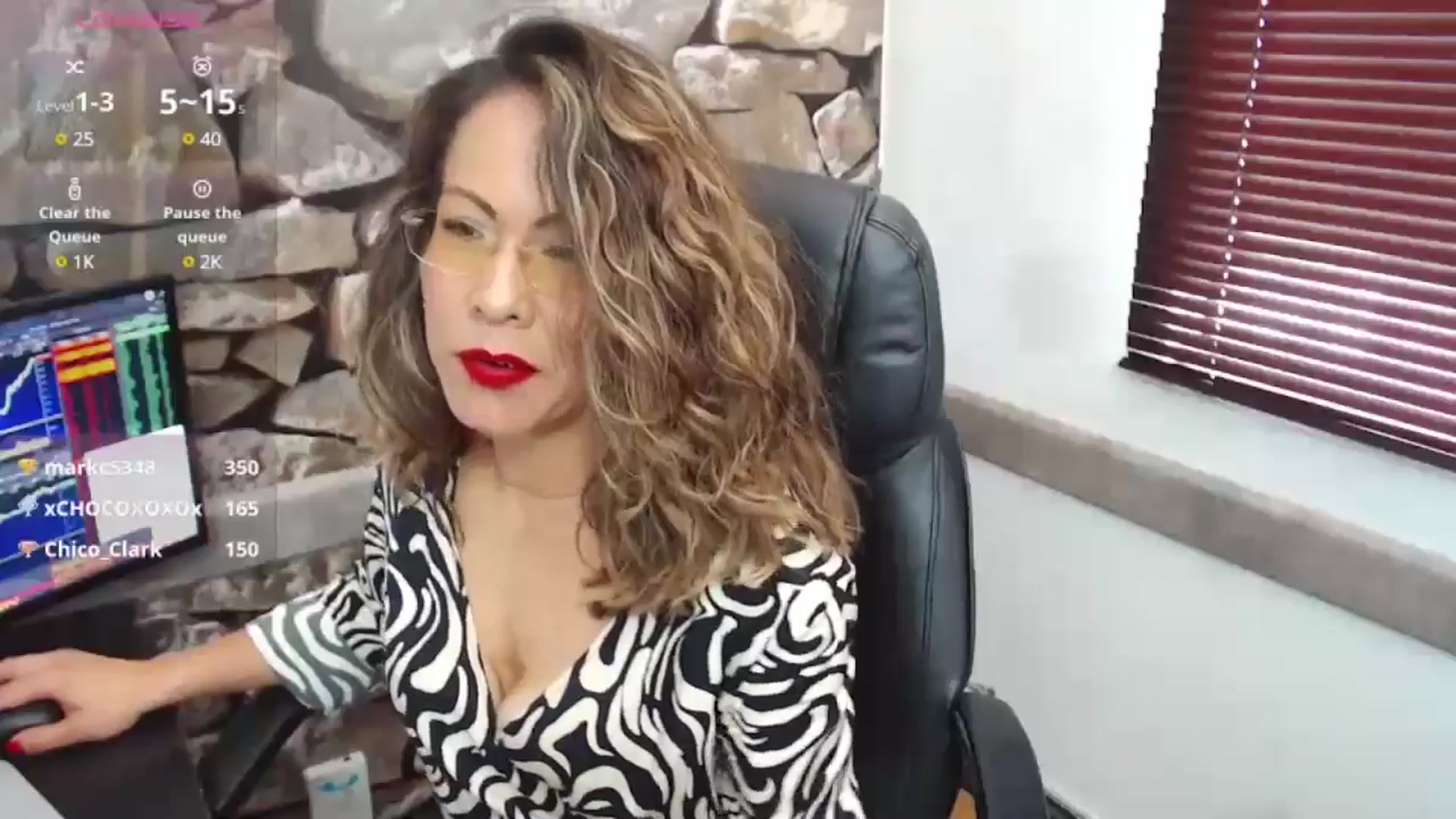 Gallery image thumbnail from office_secret's myfreecams stream on, 12/20/2024, 18:03 image 17 of 20