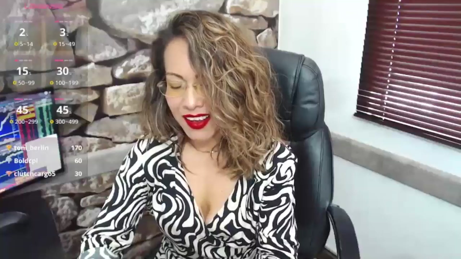 Gallery image thumbnail from office_secret's myfreecams stream on, 12/20/2024, 19:07 image 13 of 20