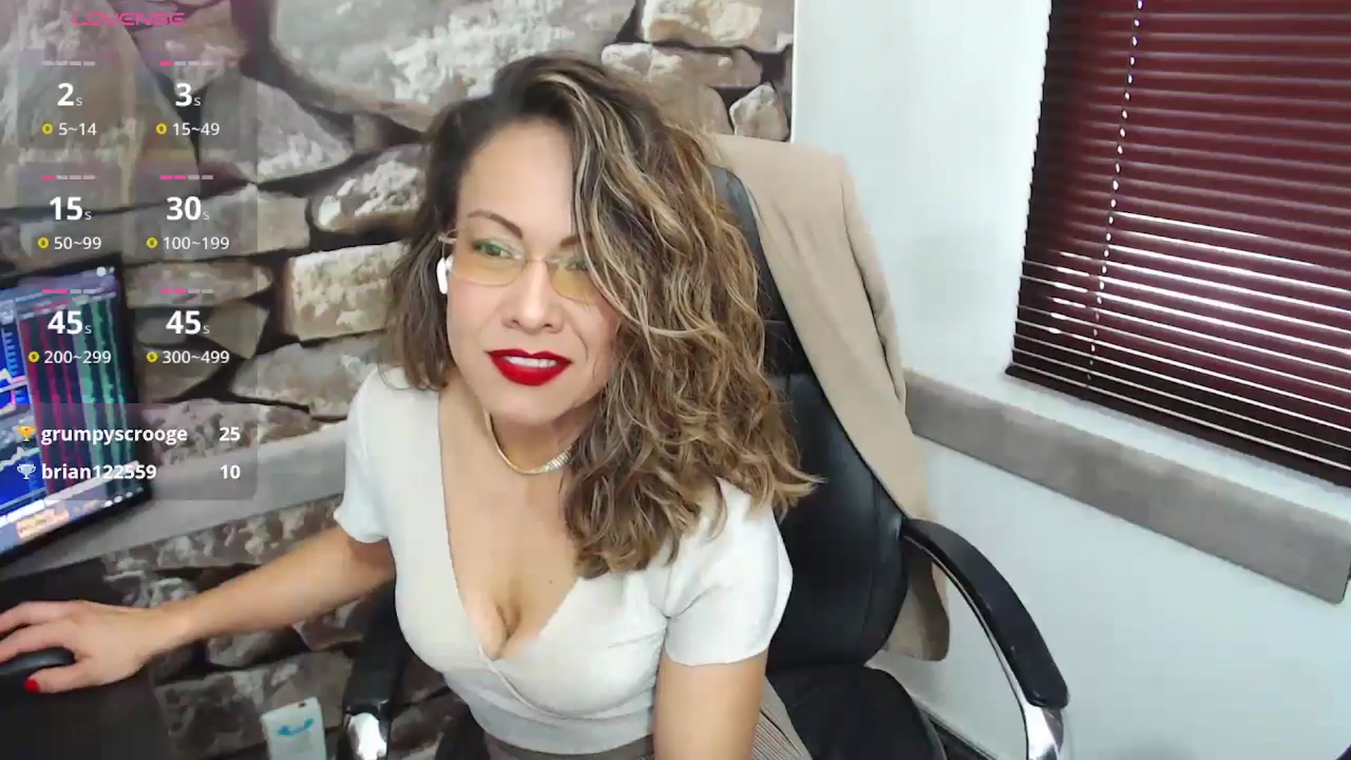 Gallery image thumbnail from office_secret's myfreecams stream on, 12/23/2024, 19:43 image 6 of 20