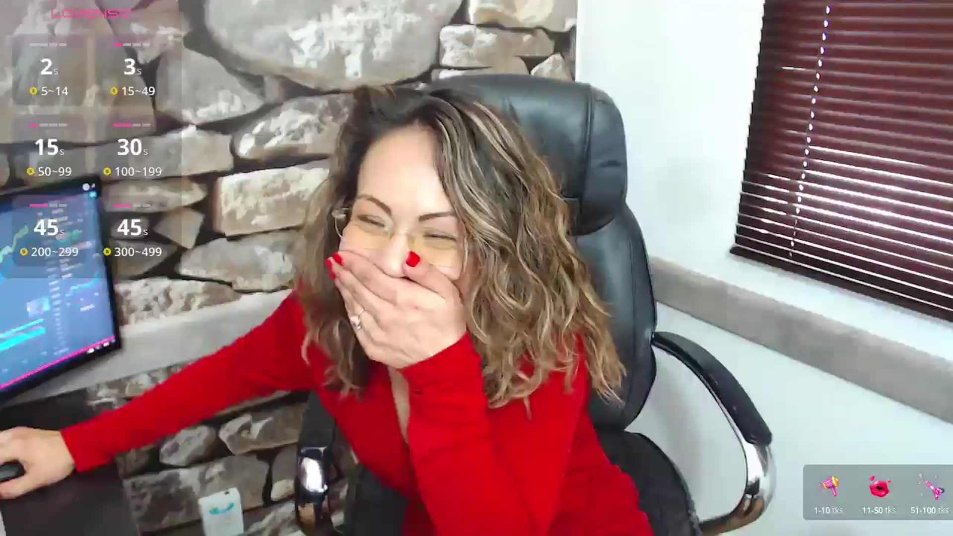 Gallery image thumbnail from office_secret's myfreecams stream on, 12/24/2024, 19:20 image 14 of 20