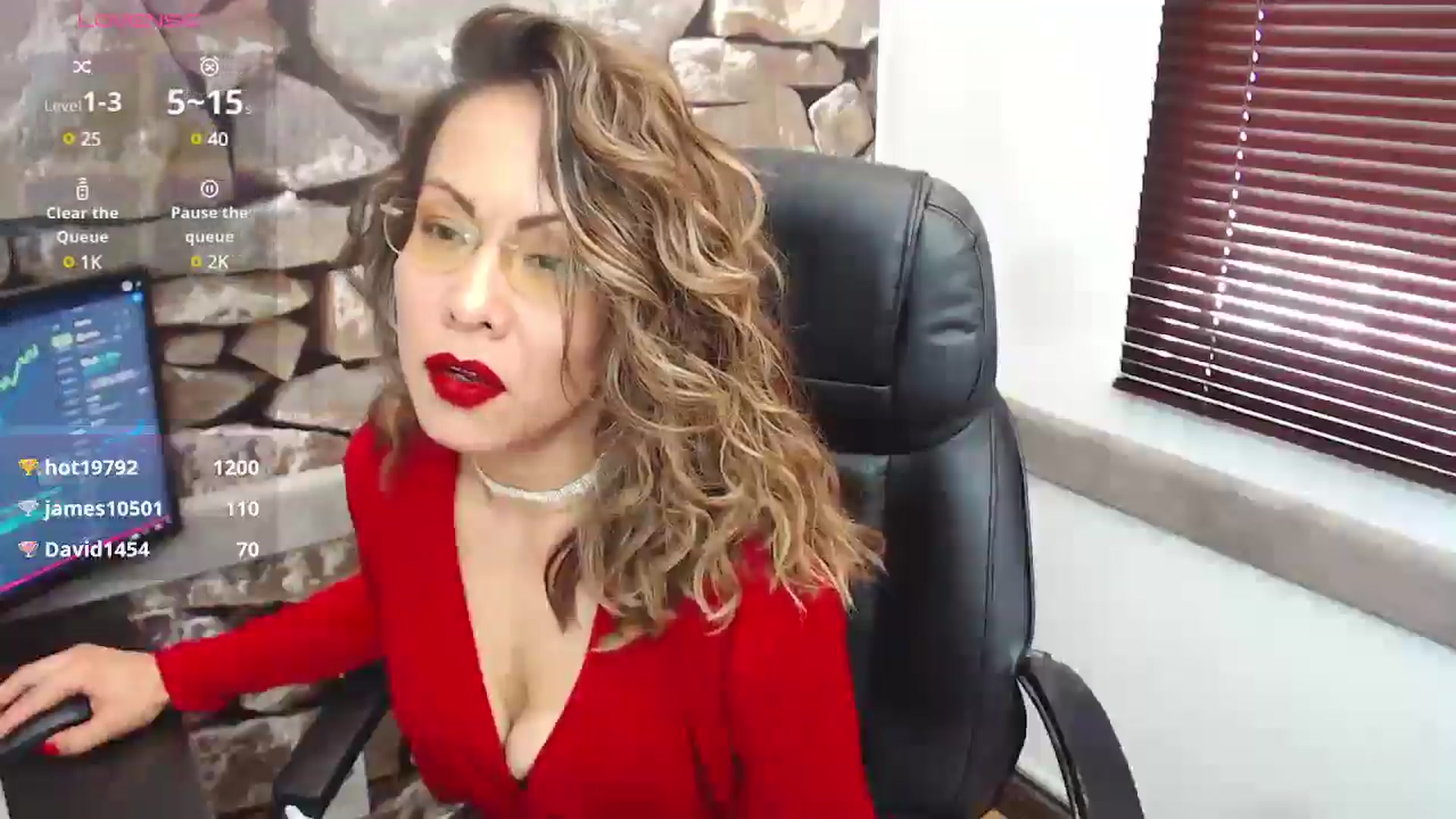 Gallery image thumbnail from office_secret's myfreecams stream on, 12/24/2024, 19:20 image 2 of 20