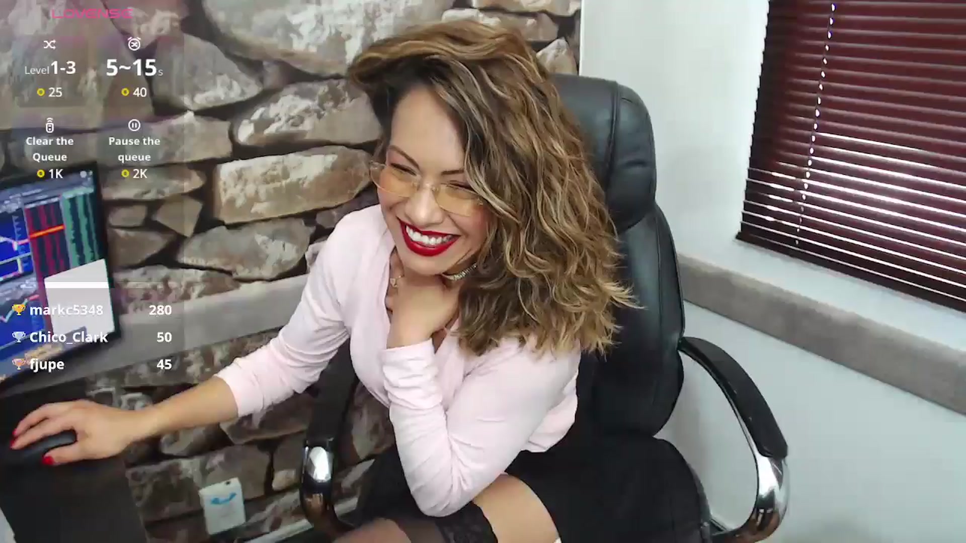 Gallery image thumbnail from office_secret's myfreecams stream on, 12/27/2024, 17:42 image 10 of 20