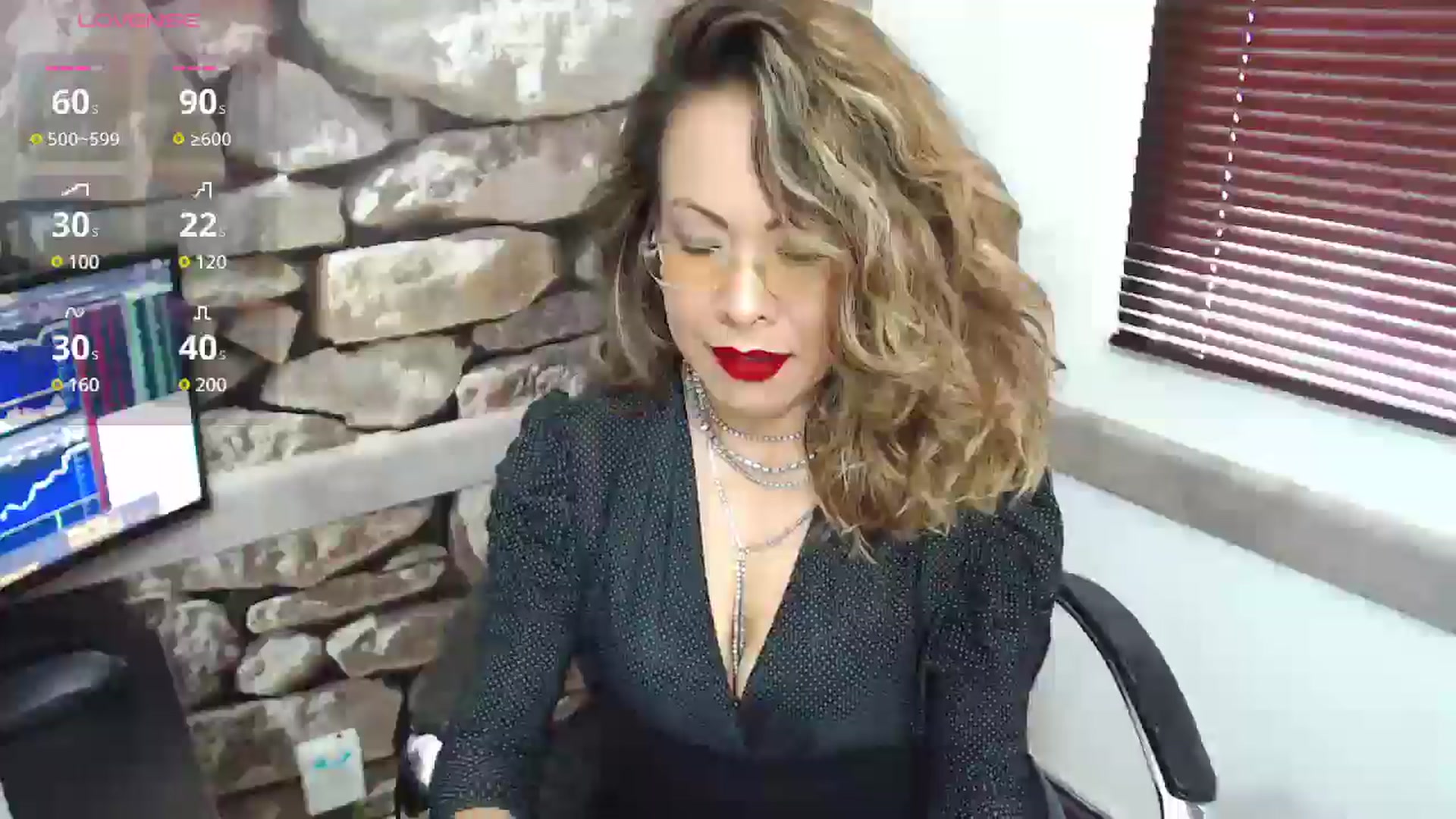 Gallery image thumbnail from office_secret's myfreecams stream on, 12/30/2024, 16:45 image 17 of 20