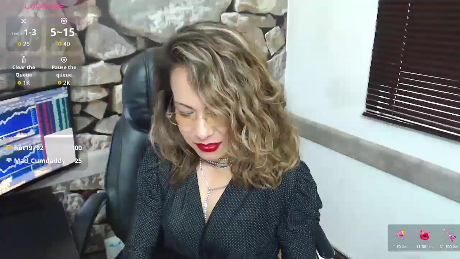 Gallery image thumbnail from office_secret's myfreecams stream on, 12/30/2024, 19:03 image 19 of 20
