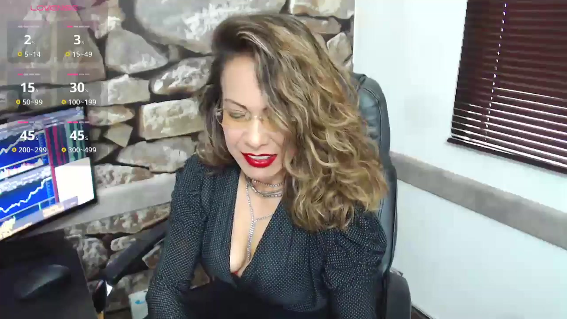 Gallery image thumbnail from office_secret's myfreecams stream on, 12/30/2024, 19:03 image 3 of 20