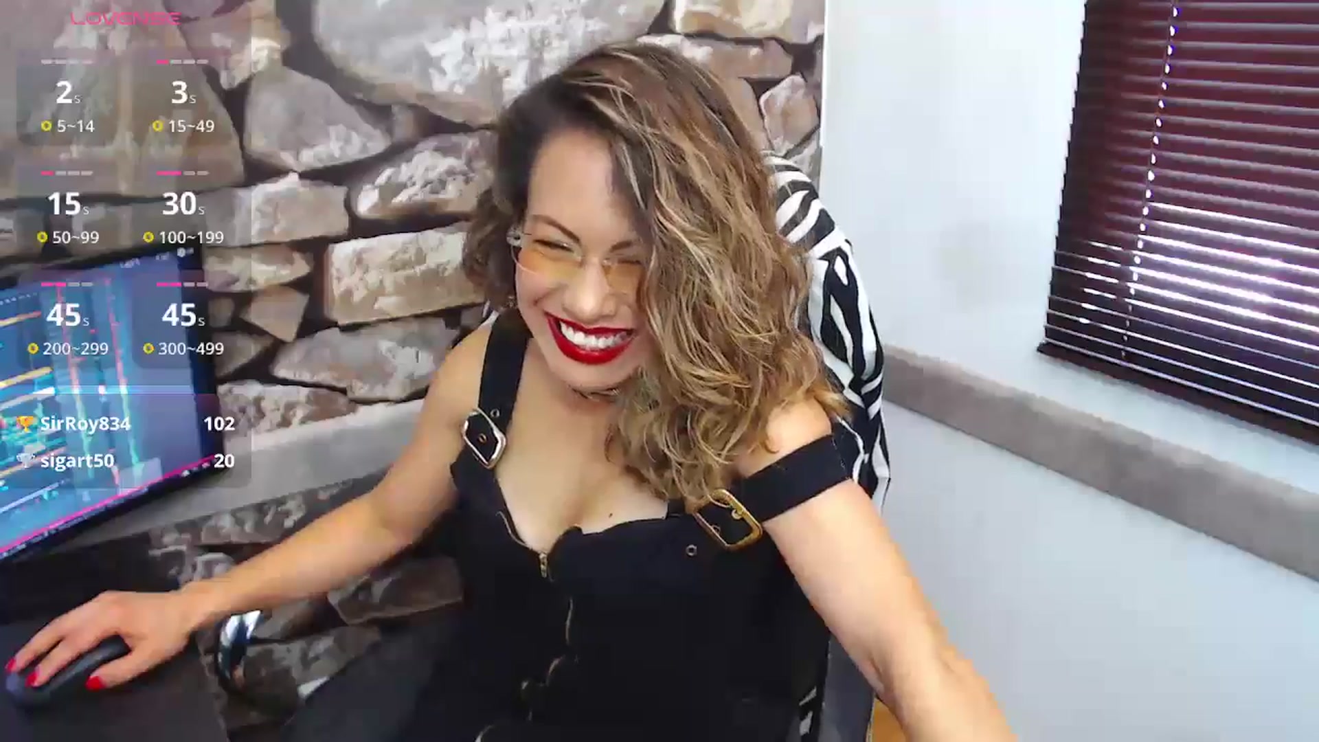 Gallery image thumbnail from office_secret's myfreecams stream on, 12/31/2024, 17:15 image 13 of 20