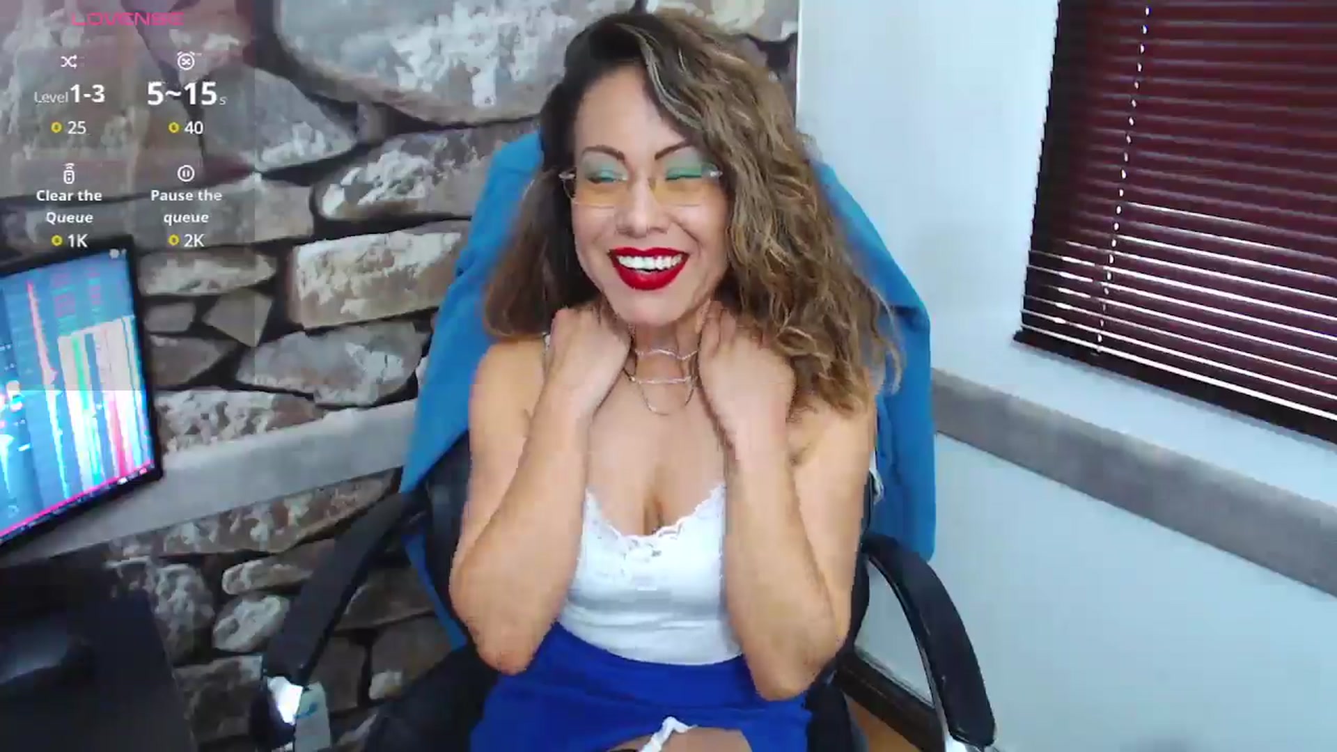 Gallery image thumbnail from office_secret's myfreecams stream on, 01/02/2025, 19:01 image 19 of 20