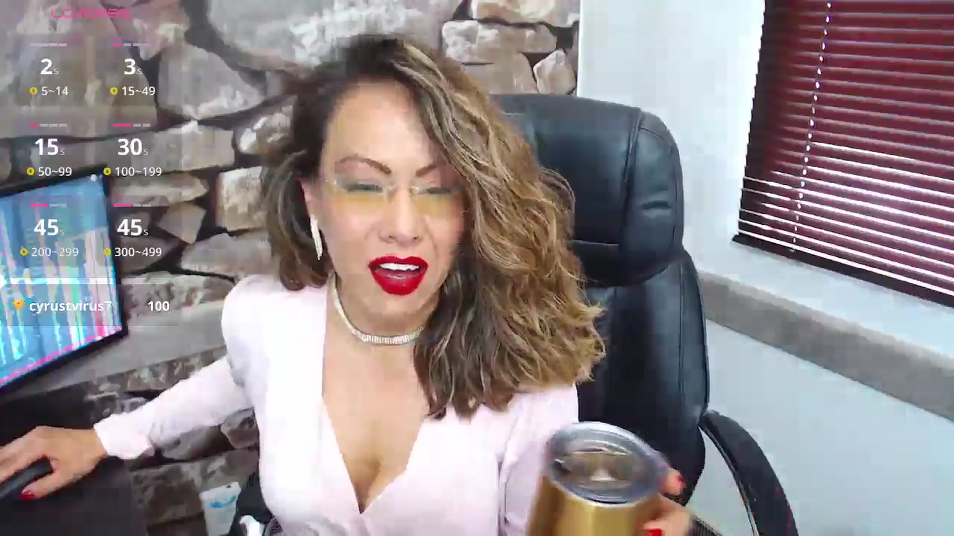 Gallery image thumbnail from office_secret's myfreecams stream on, 01/06/2025, 19:15 image 17 of 20
