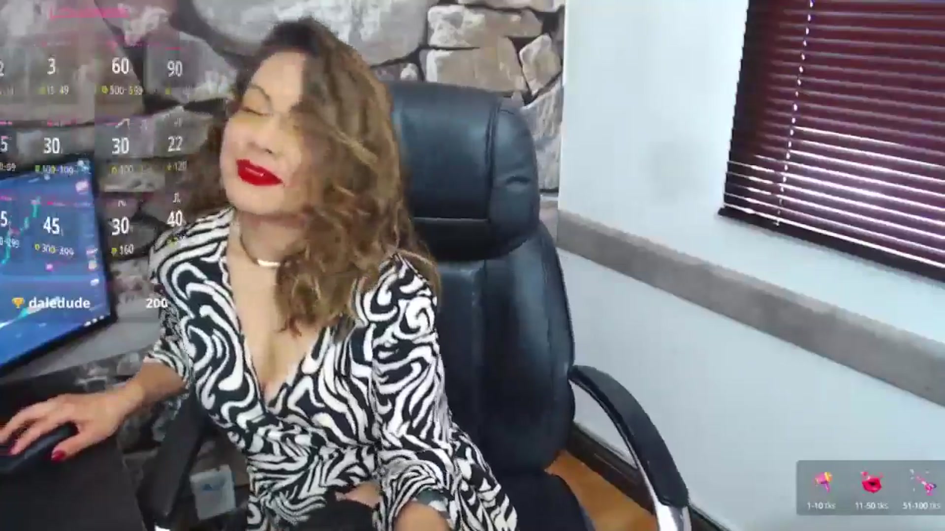 Gallery image thumbnail from office_secret's myfreecams stream on, 01/07/2025, 17:36 image 10 of 20