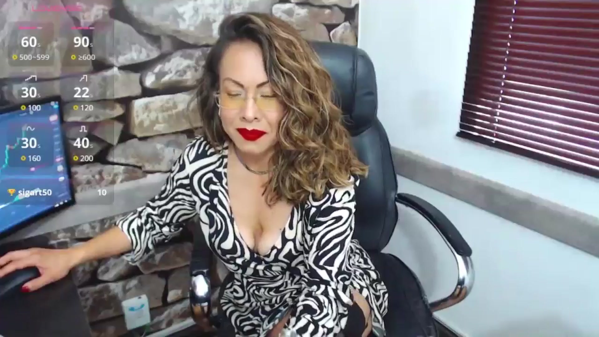 Gallery image thumbnail from office_secret's myfreecams stream on, 01/07/2025, 19:40 image 3 of 20