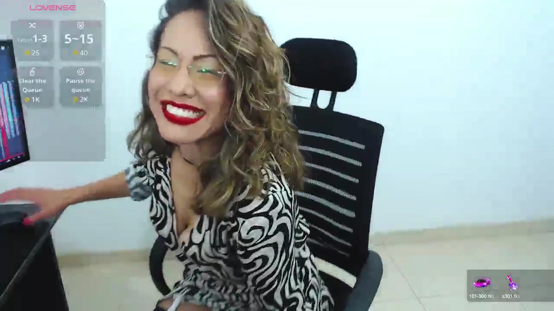 Gallery image thumbnail from office_secret's myfreecams stream on, 01/24/2025, 18:15 image 16 of 20
