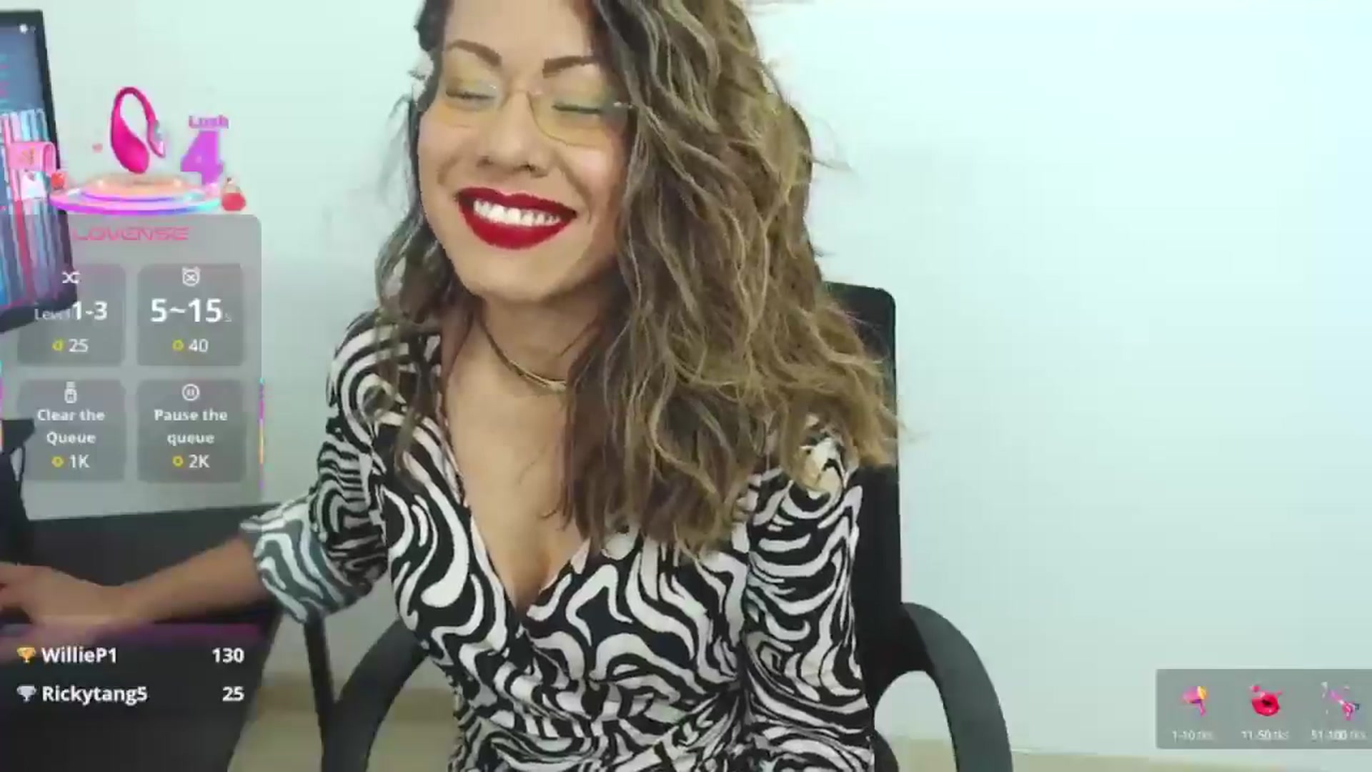 Gallery image thumbnail from office_secret's myfreecams stream on, 03/18/2025, 17:43 image 10 of 20