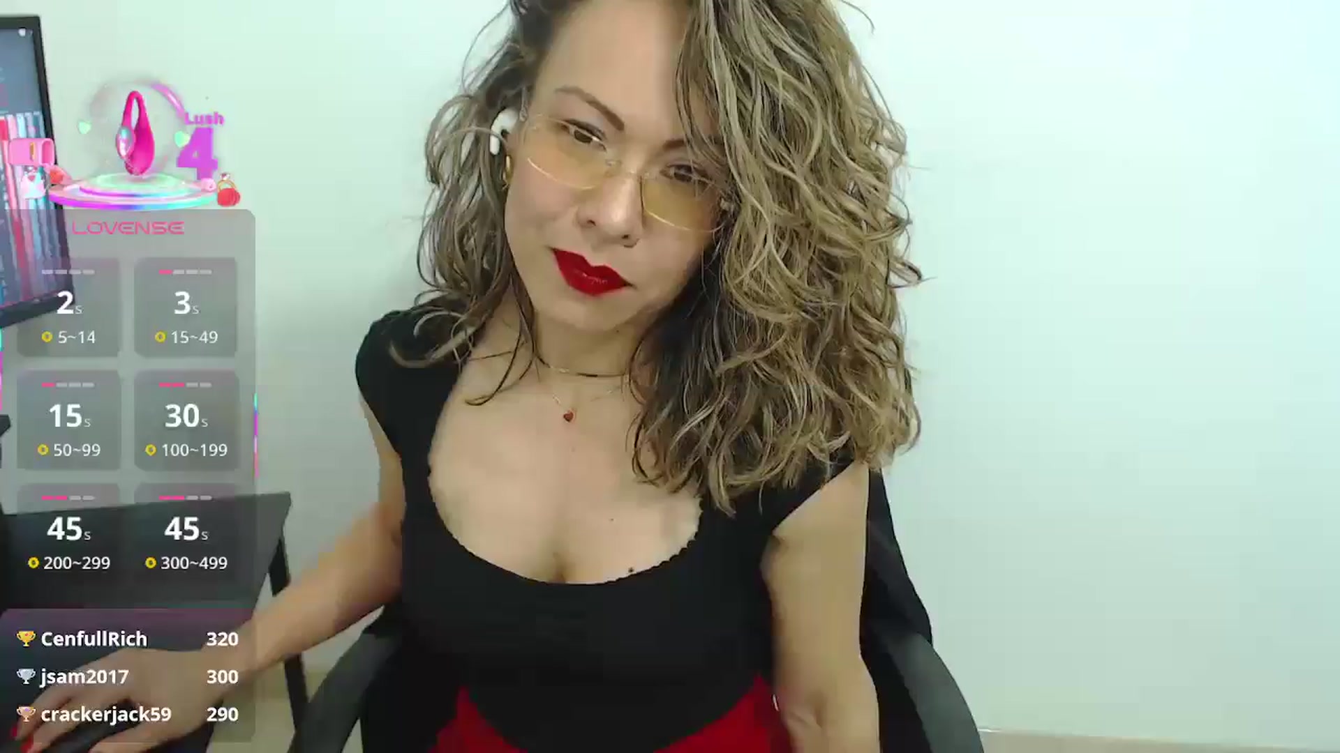 Gallery image thumbnail from office_secret's myfreecams stream on, 04/03/2025, 19:36 image 12 of 20