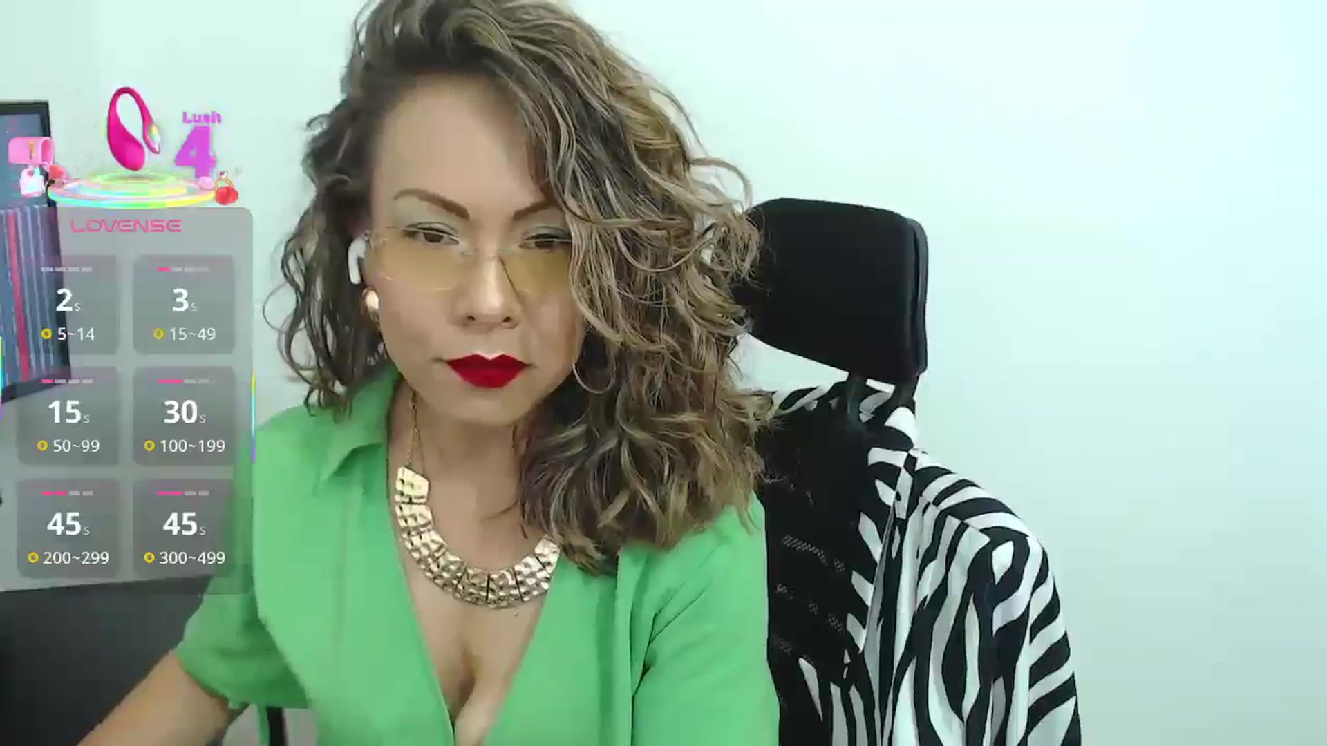 Gallery image thumbnail from office_secret's myfreecams stream on, 04/10/2025, 17:38 image 15 of 20