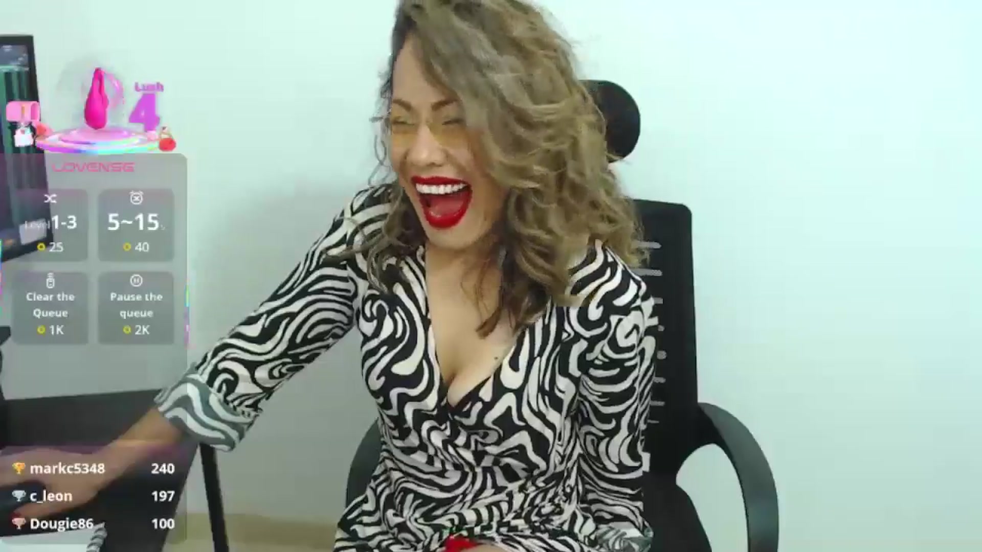 Gallery image thumbnail from office_secret's myfreecams stream on, 04/21/2025, 19:37 image 16 of 20