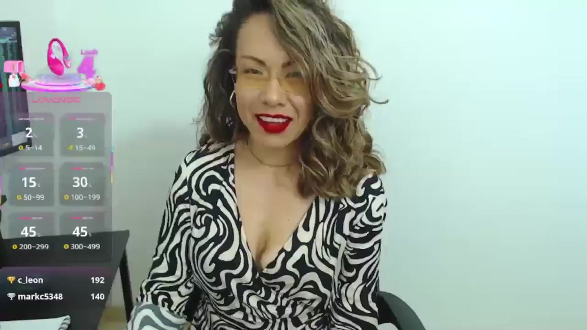 Gallery image thumbnail from office_secret's myfreecams stream on, 04/21/2025, 19:37 image 13 of 20