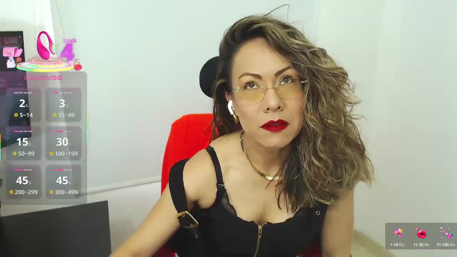 Gallery image thumbnail from office_secret's myfreecams stream on, 05/14/2025, 19:19 image 2 of 20