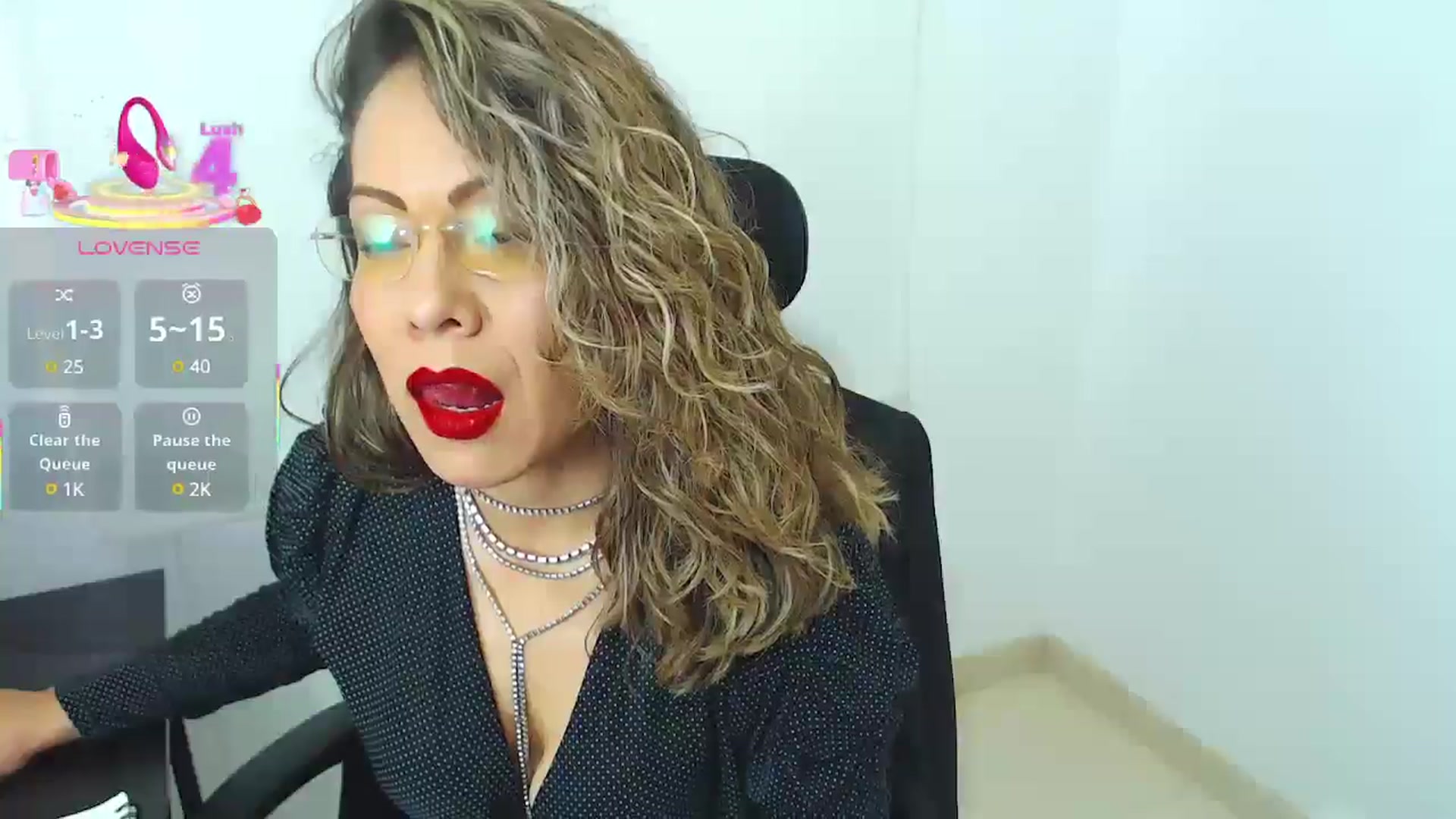 Gallery image thumbnail from office_secret's myfreecams stream on, 05/29/2025, 17:39 image 7 of 20