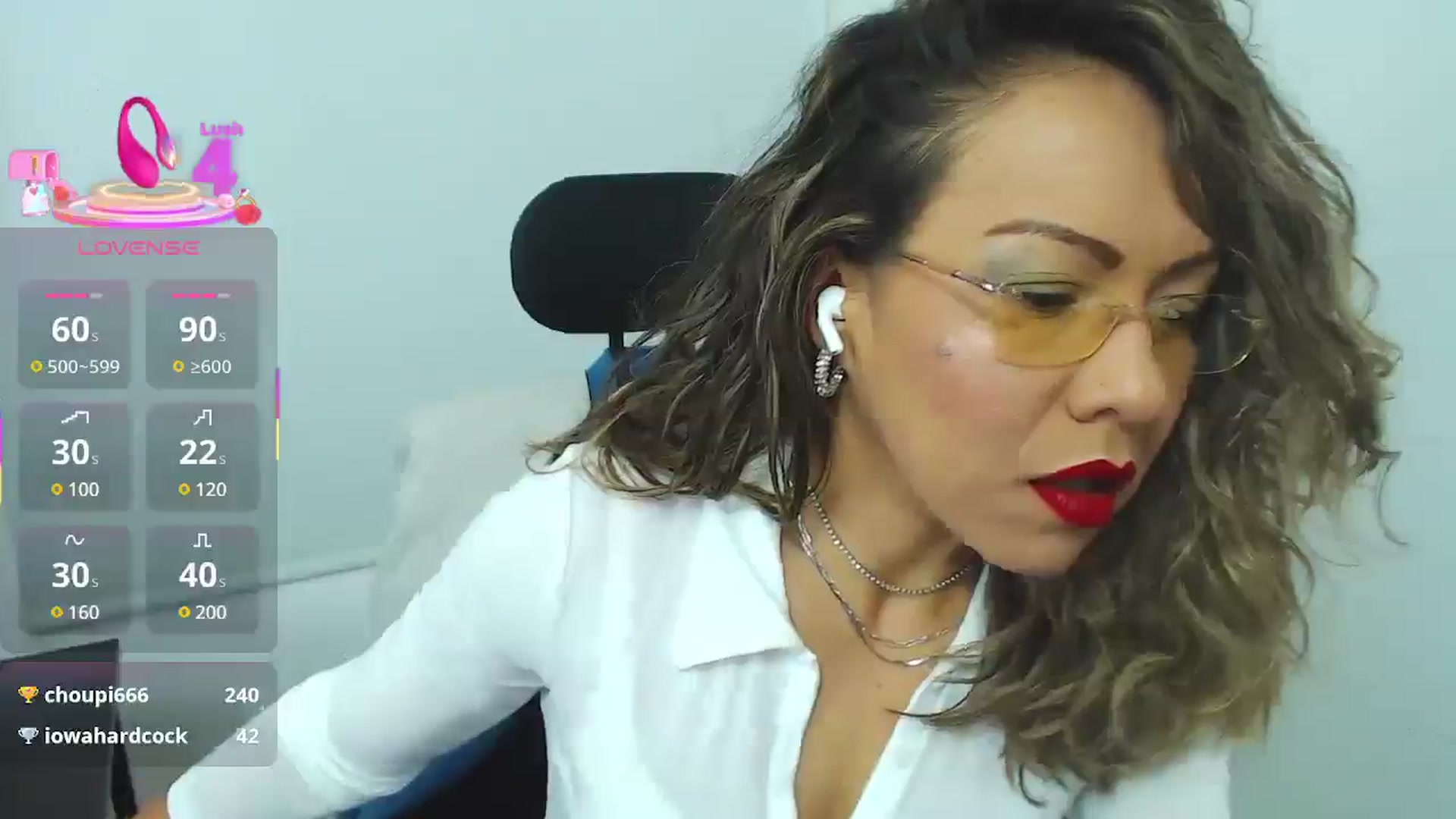 Gallery image thumbnail from office_secret's myfreecams stream on, 06/03/2025, 17:22 image 10 of 20